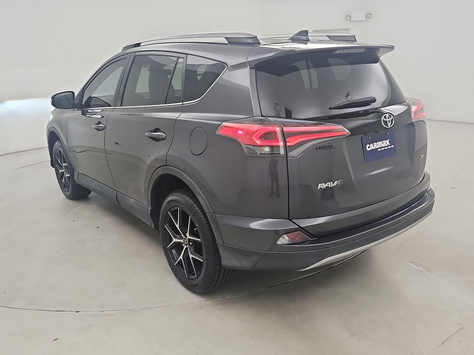 2017 Toyota RAV4 SE - Photo 7