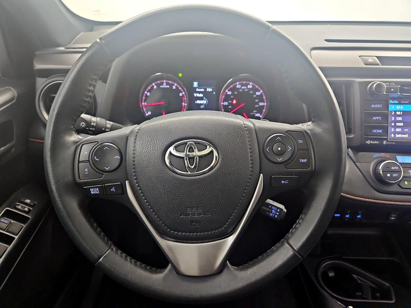 2017 Toyota RAV4 SE - Photo 9