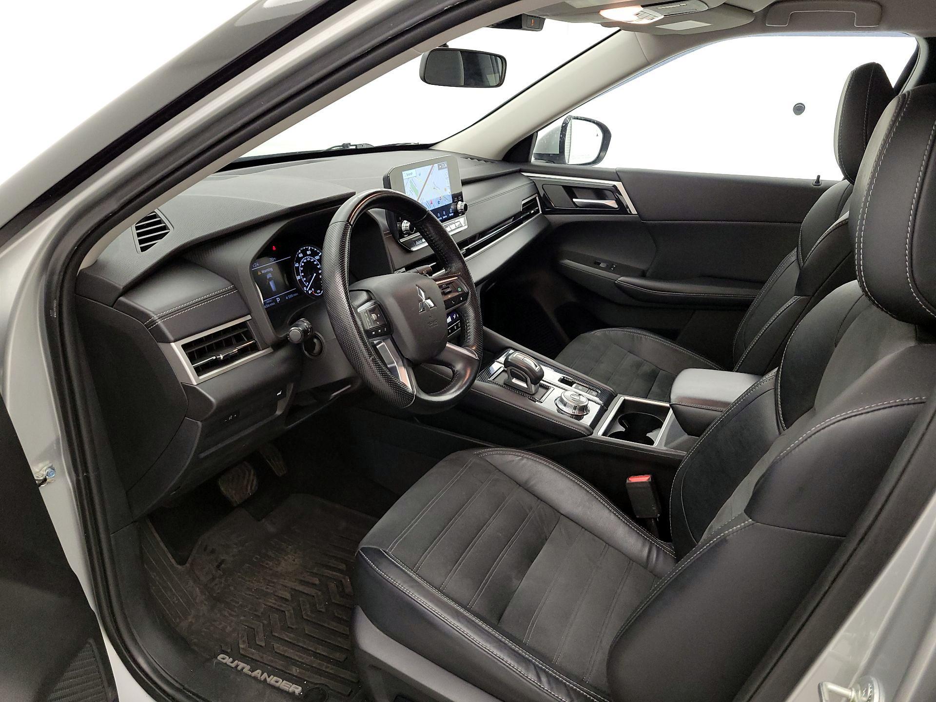 Thumbnail: 2022 Mitsubishi Outlander - 11