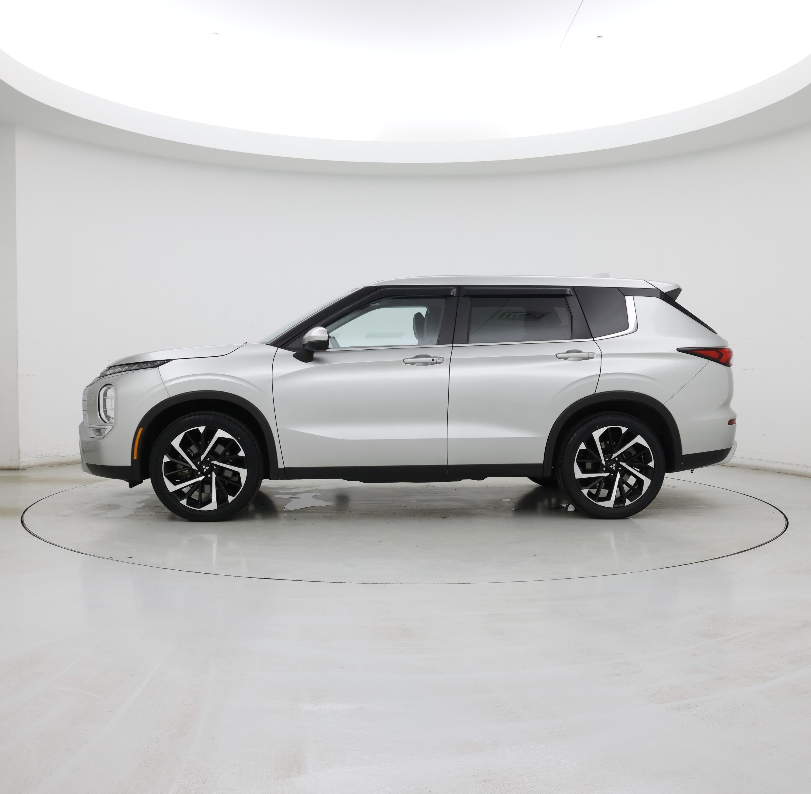 Thumbnail: 2022 Mitsubishi Outlander - 3