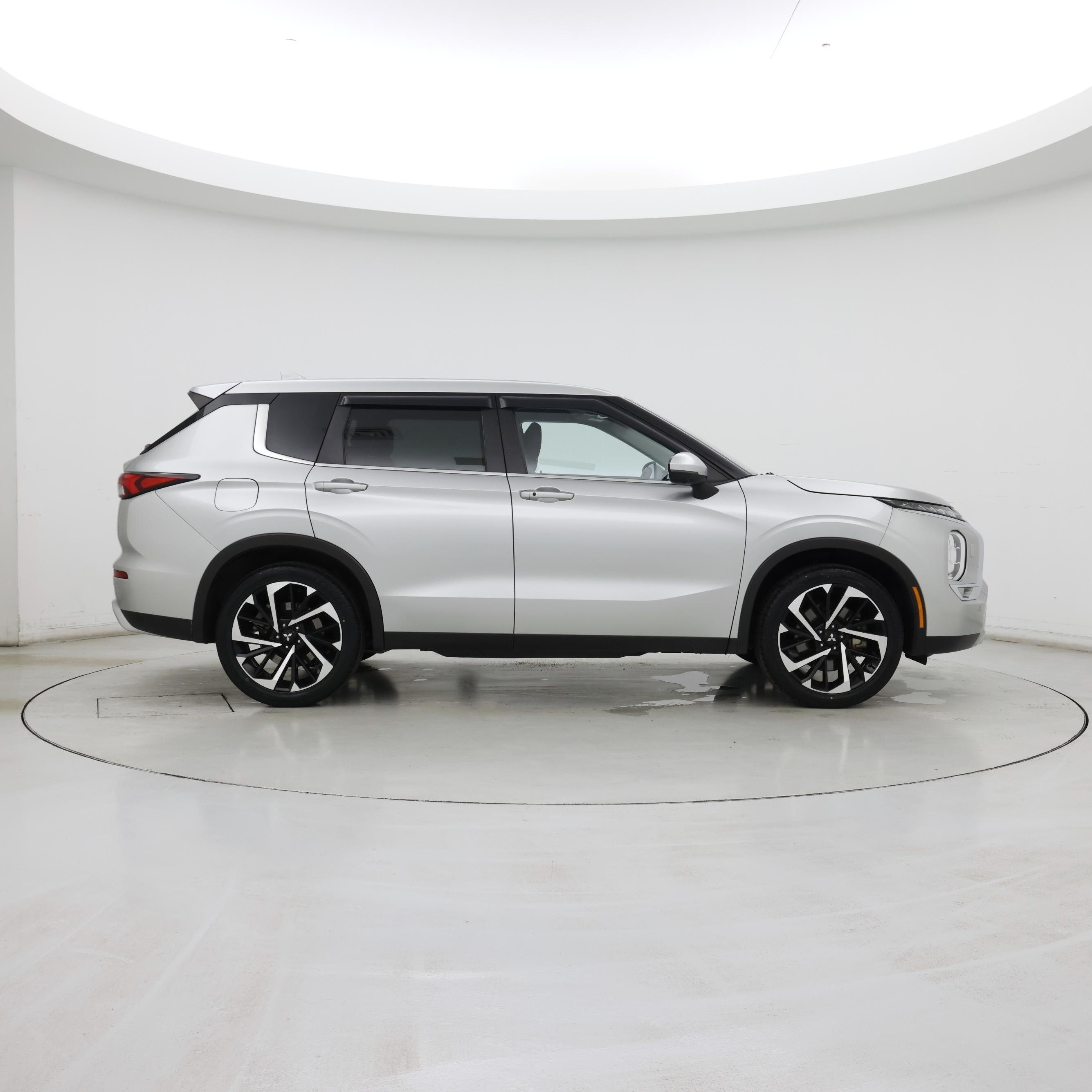 Thumbnail: 2022 Mitsubishi Outlander - 7