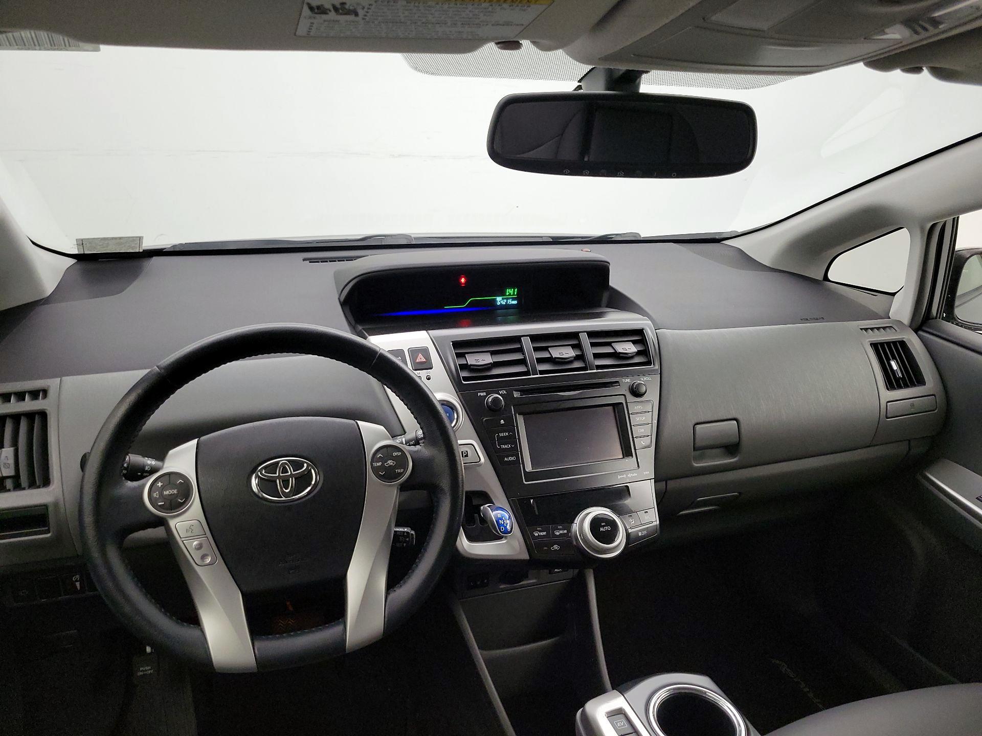 Thumbnail: 2014 Toyota Prius v - 9