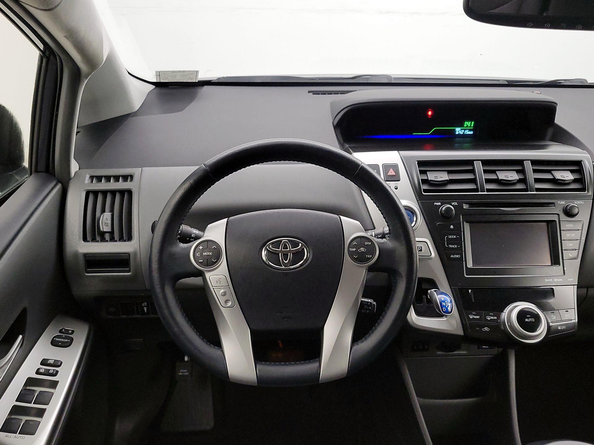 Thumbnail: 2014 Toyota Prius v - 10