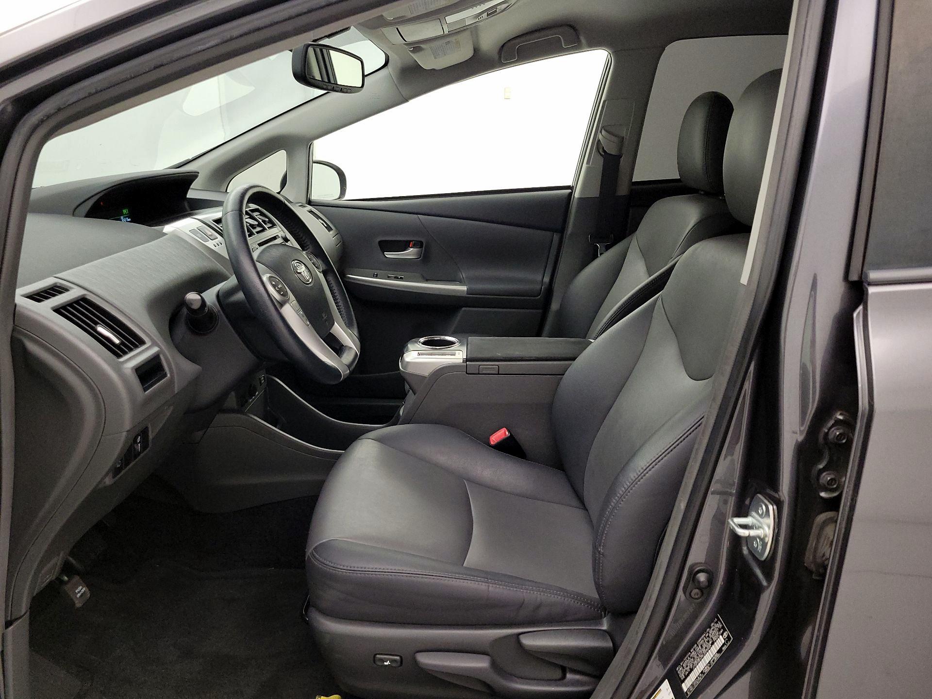Thumbnail: 2014 Toyota Prius v - 11