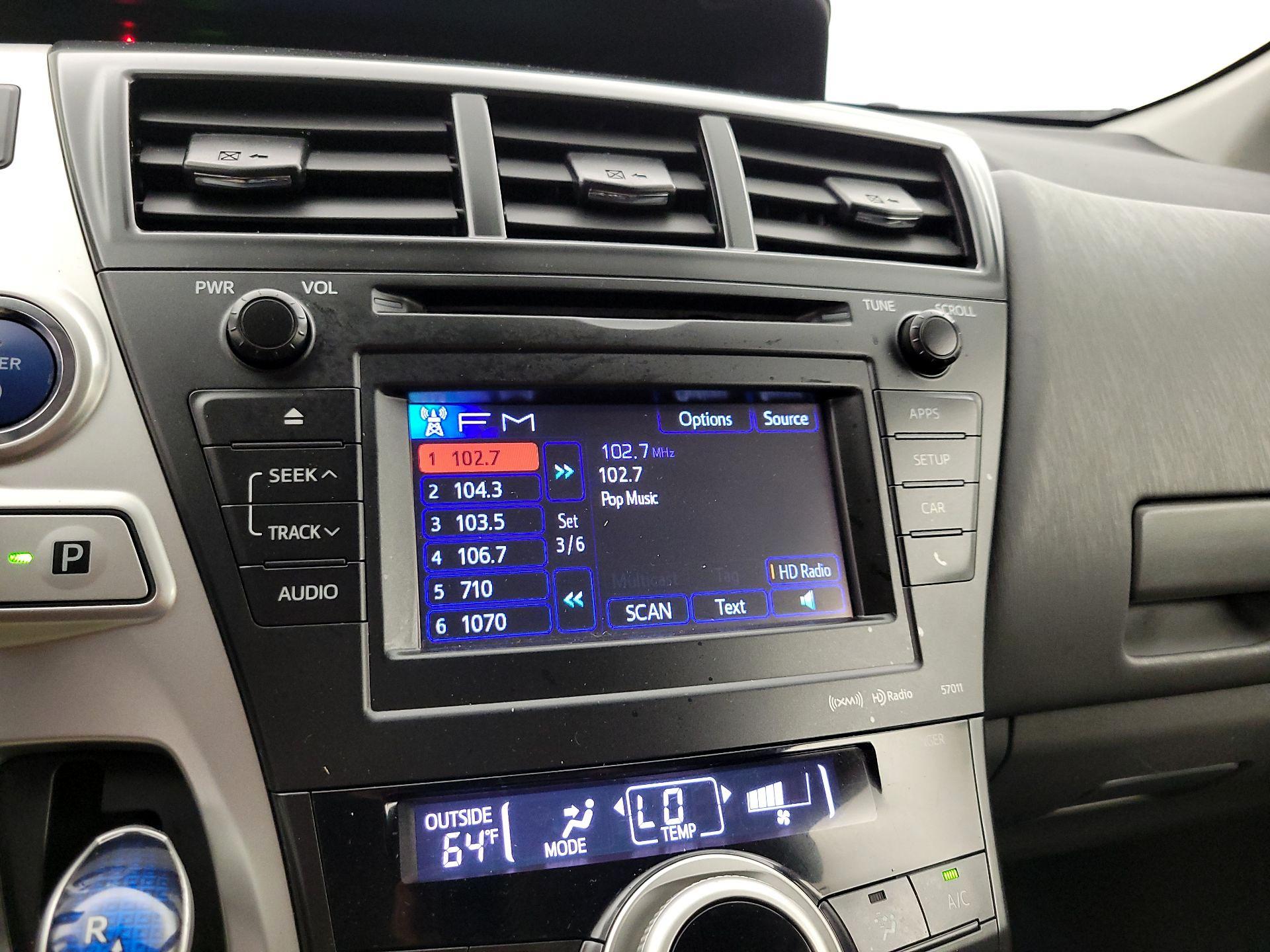 Thumbnail: 2014 Toyota Prius v - 14