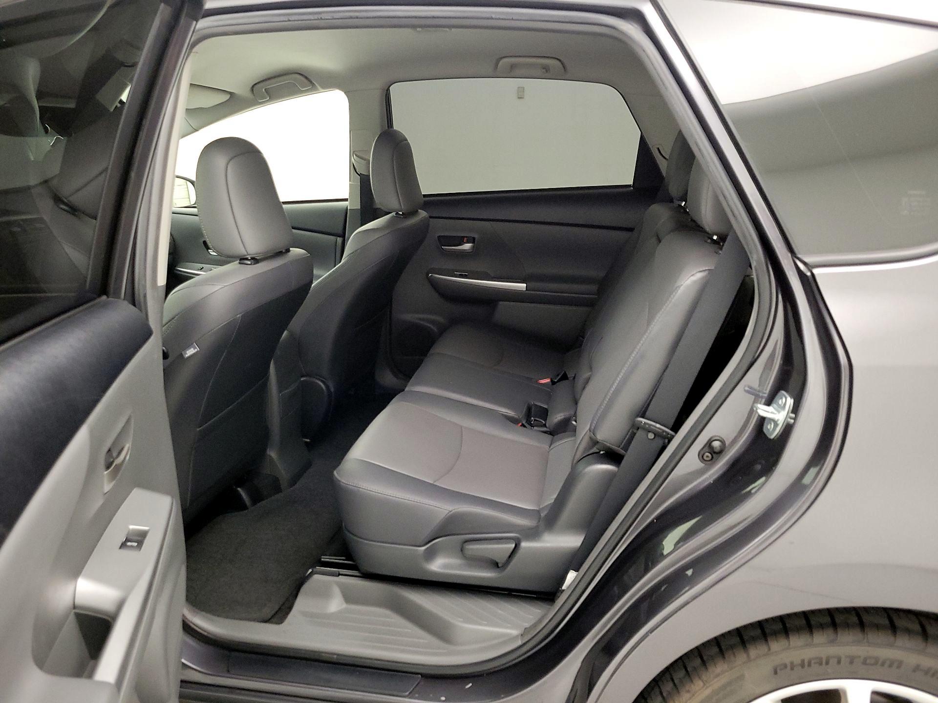 Thumbnail: 2014 Toyota Prius v - 18