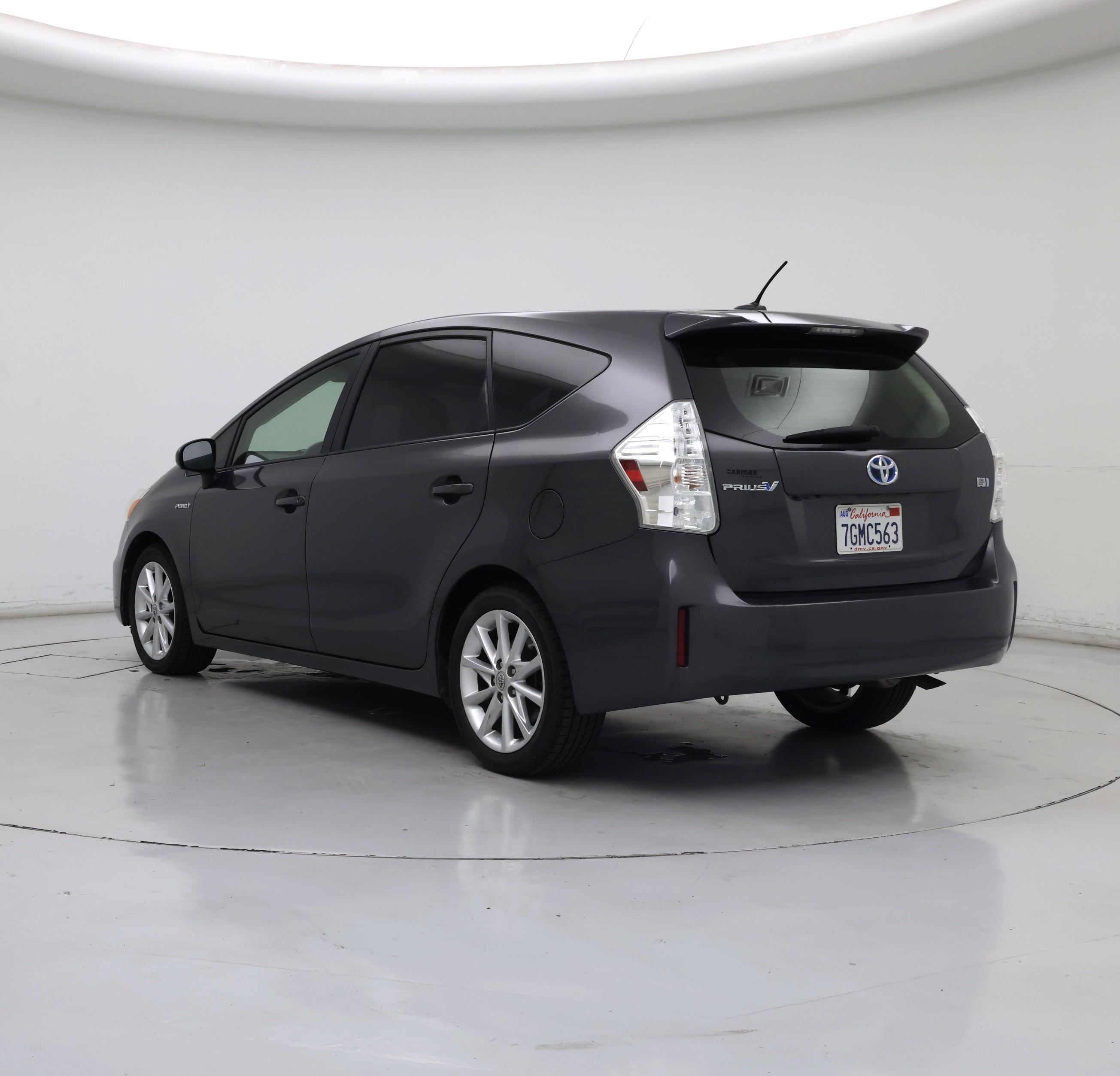 Thumbnail: 2014 Toyota Prius v - 2