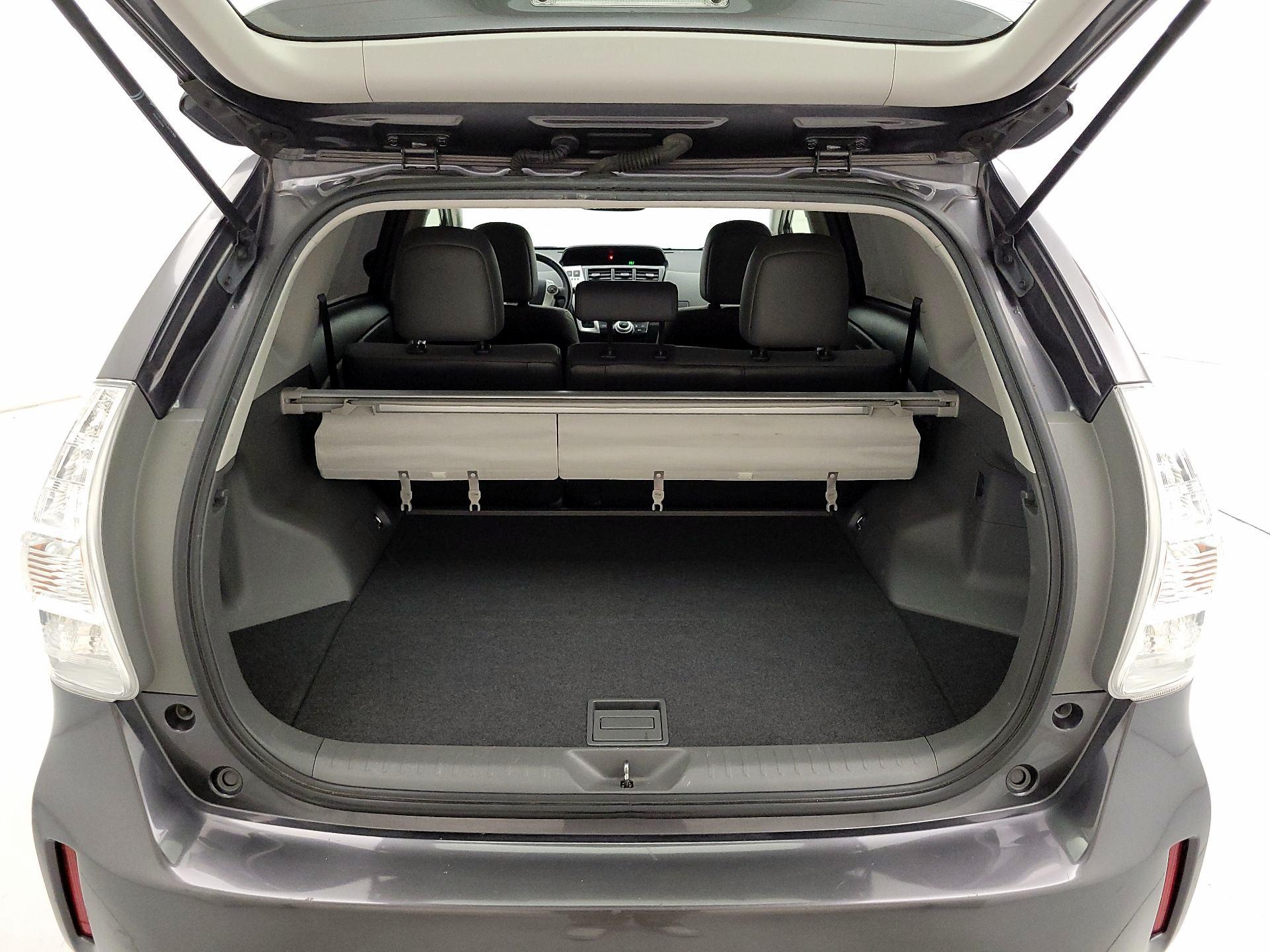 Thumbnail: 2014 Toyota Prius v - 19