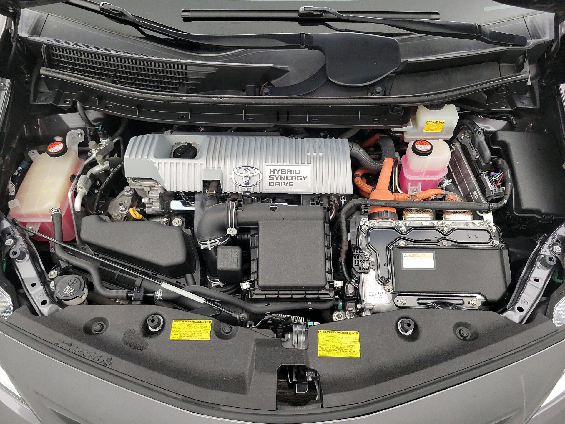 Thumbnail: 2014 Toyota Prius v - 20