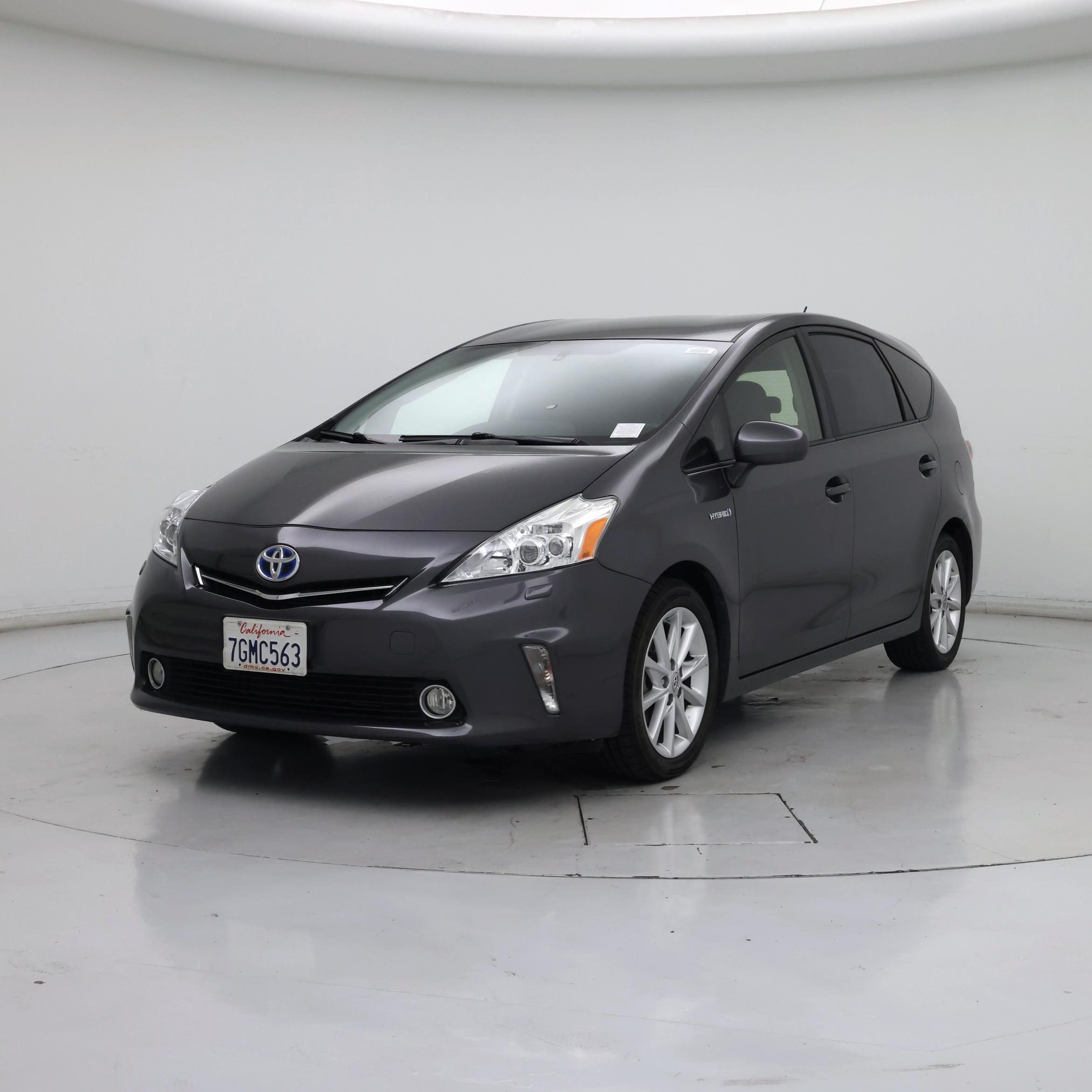 Thumbnail: 2014 Toyota Prius v - 4