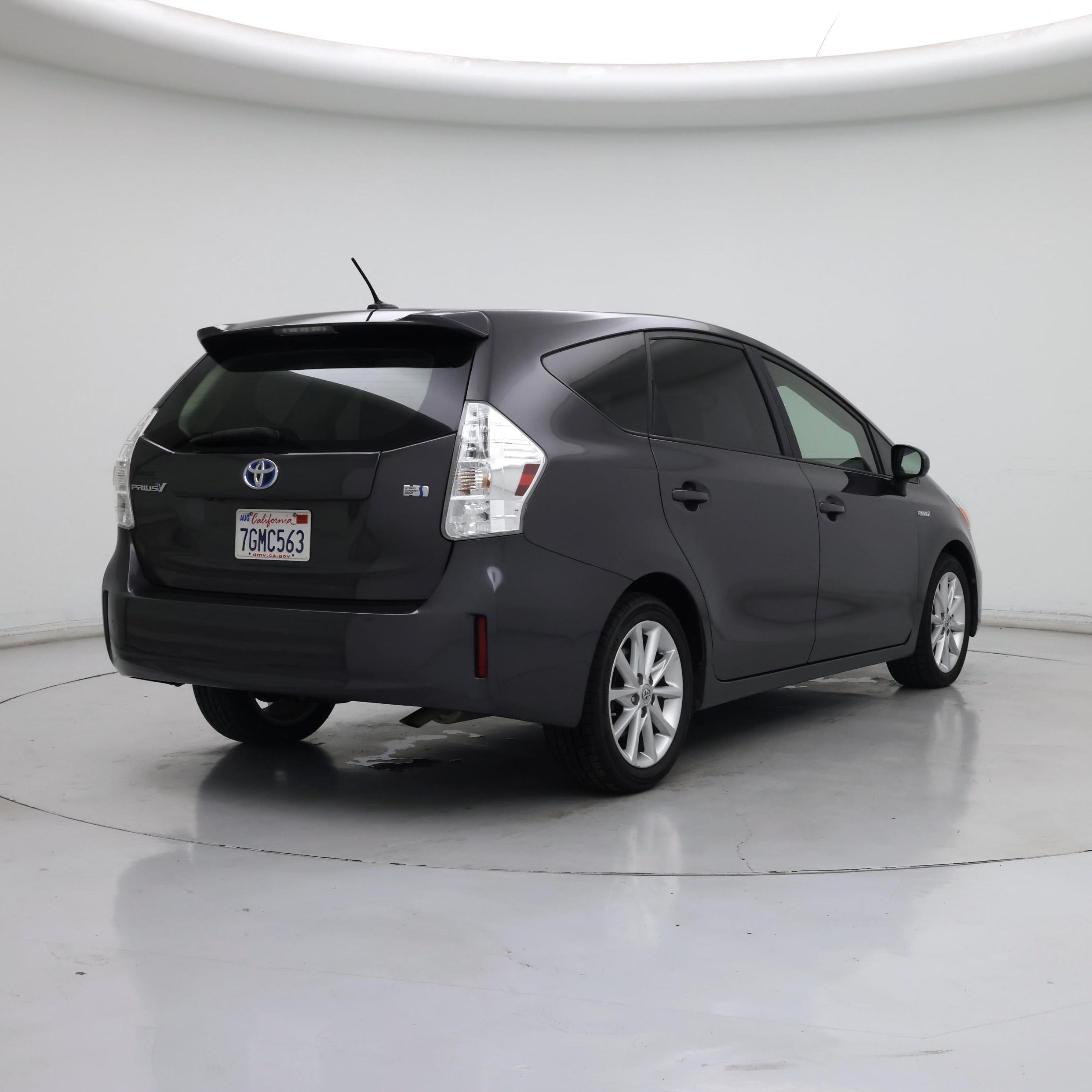 Thumbnail: 2014 Toyota Prius v - 8