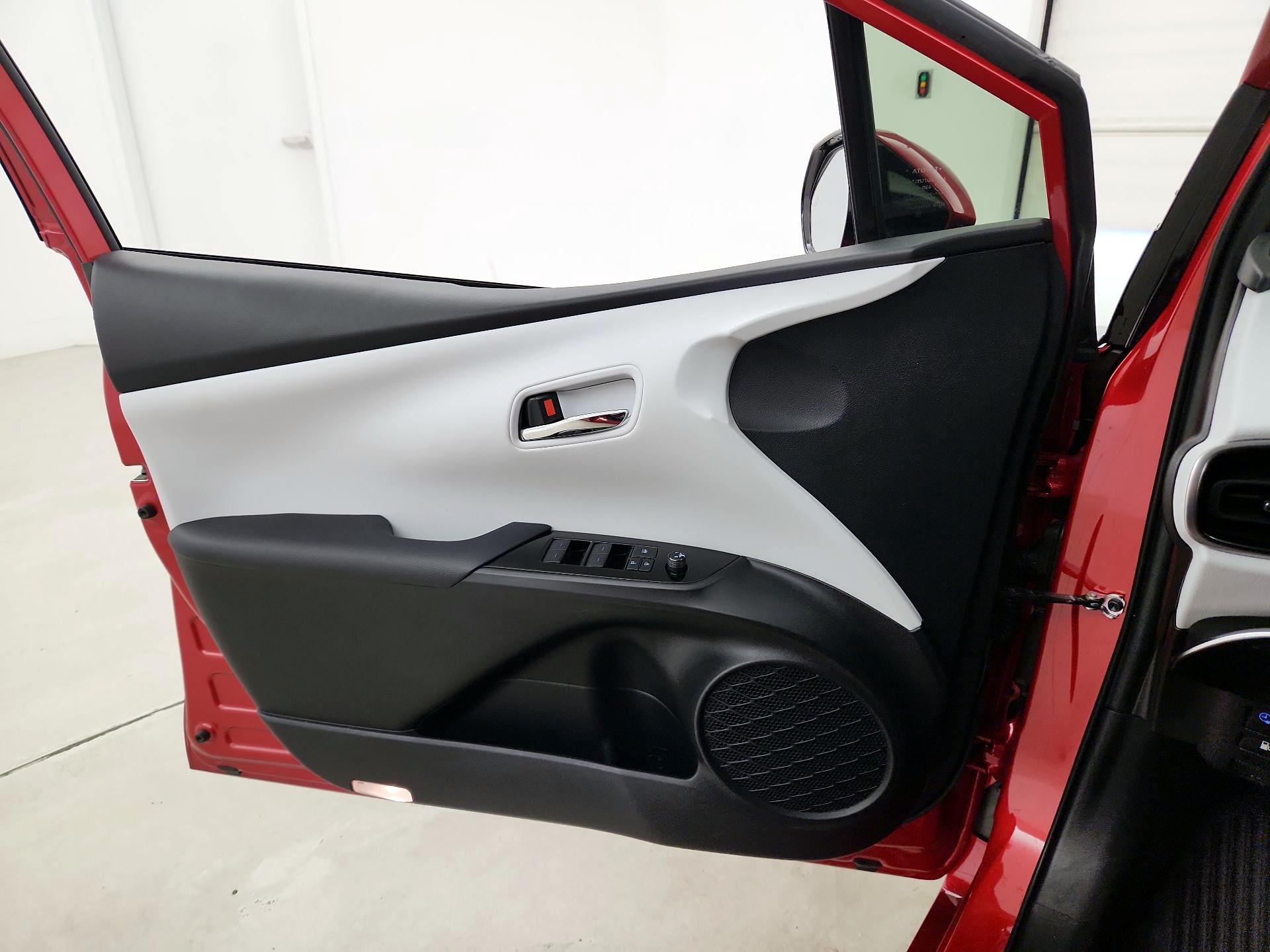 Thumbnail: 2020 Toyota Prius Prime - 12
