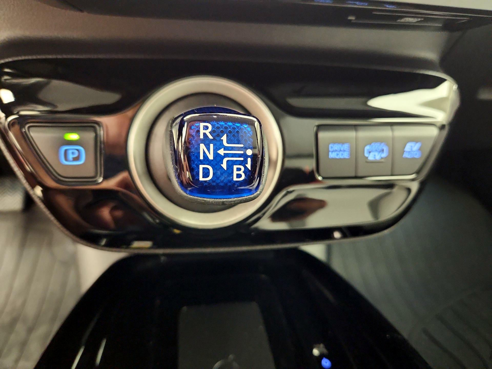 Thumbnail: 2020 Toyota Prius Prime - 18