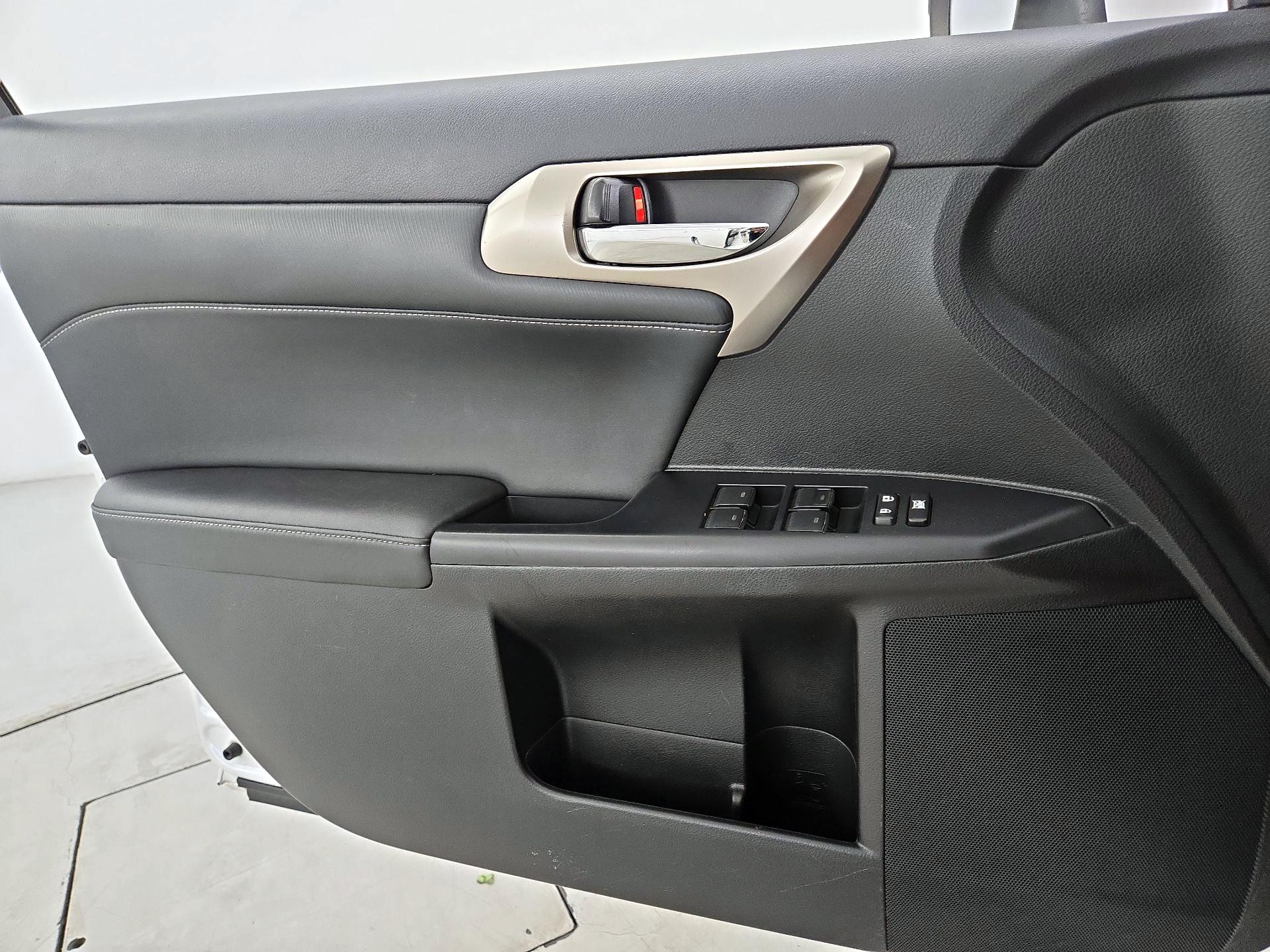 Thumbnail: 2016 Lexus CT - 12