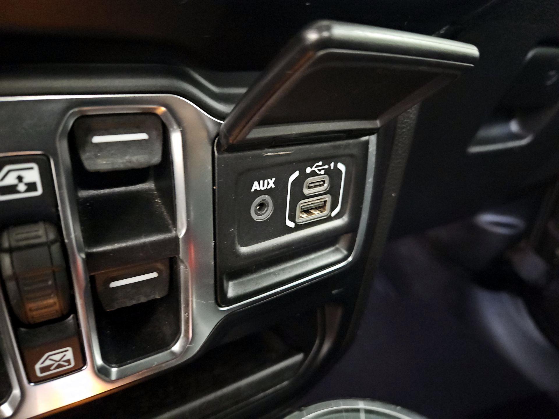 Thumbnail: 2020 Jeep Gladiator - 18