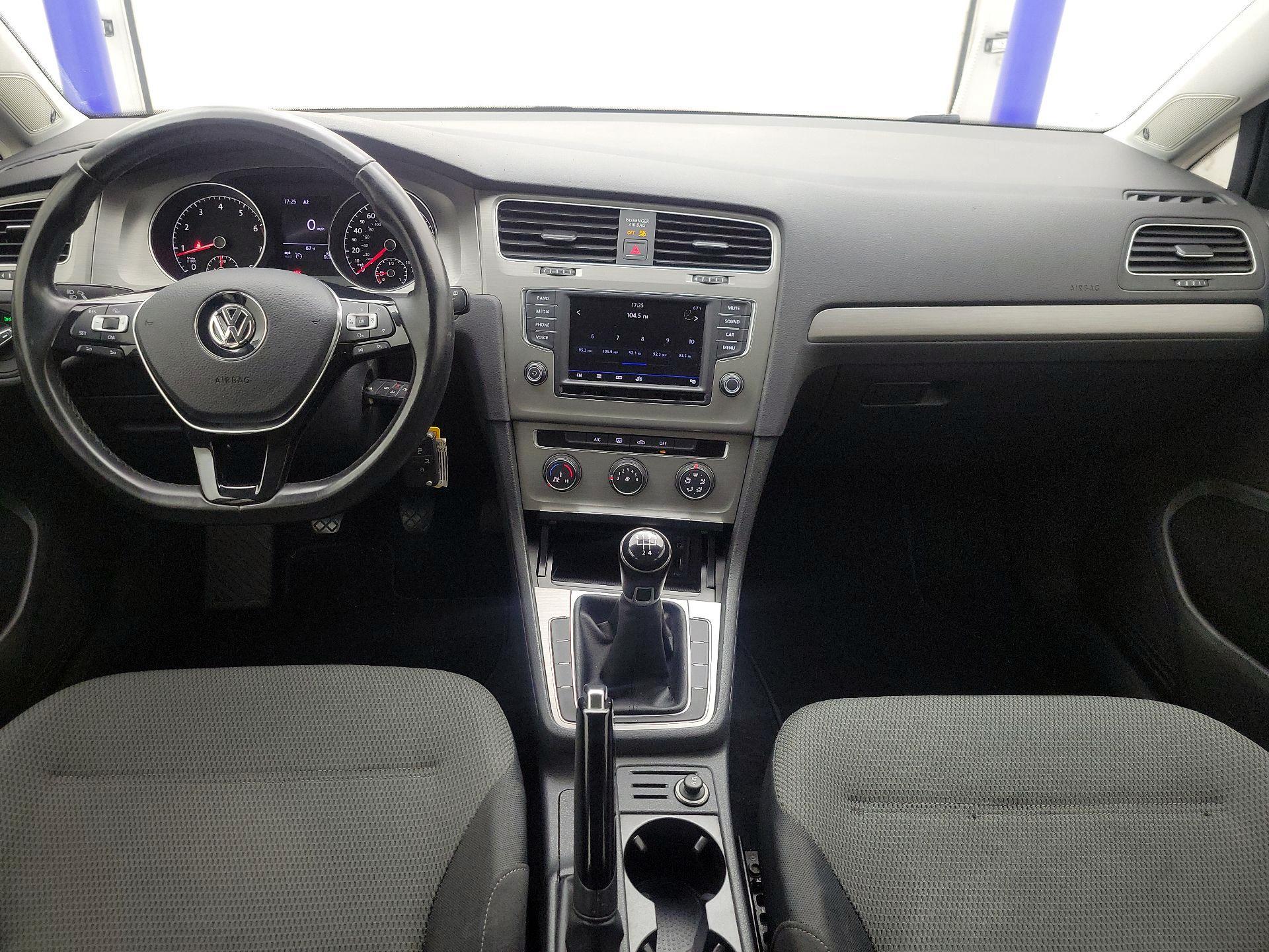 Thumbnail: 2017 Volkswagen Golf - 9
