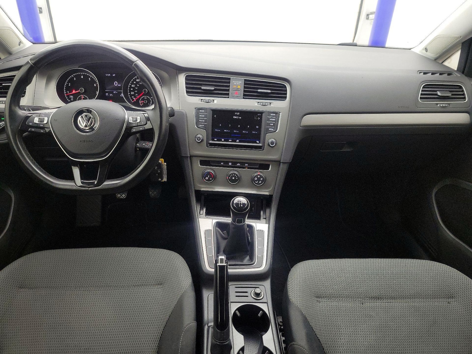 2017 Volkswagen Golf S - Photo 10