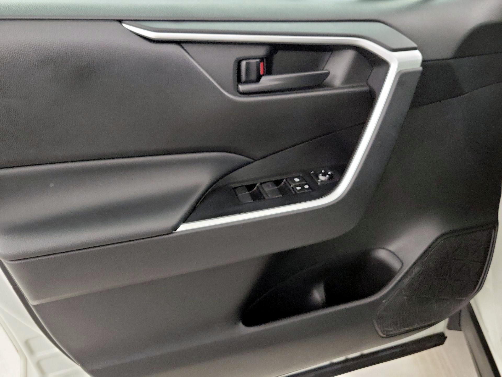 Thumbnail: 2021 Toyota RAV4 - 12