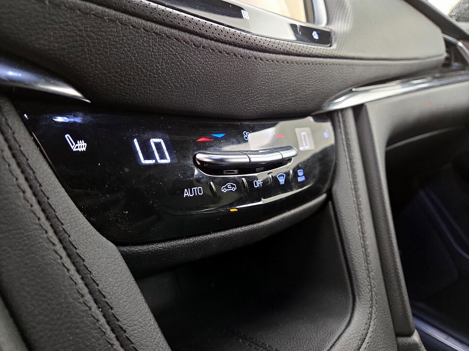 Thumbnail: 2021 Cadillac XT5 - 17
