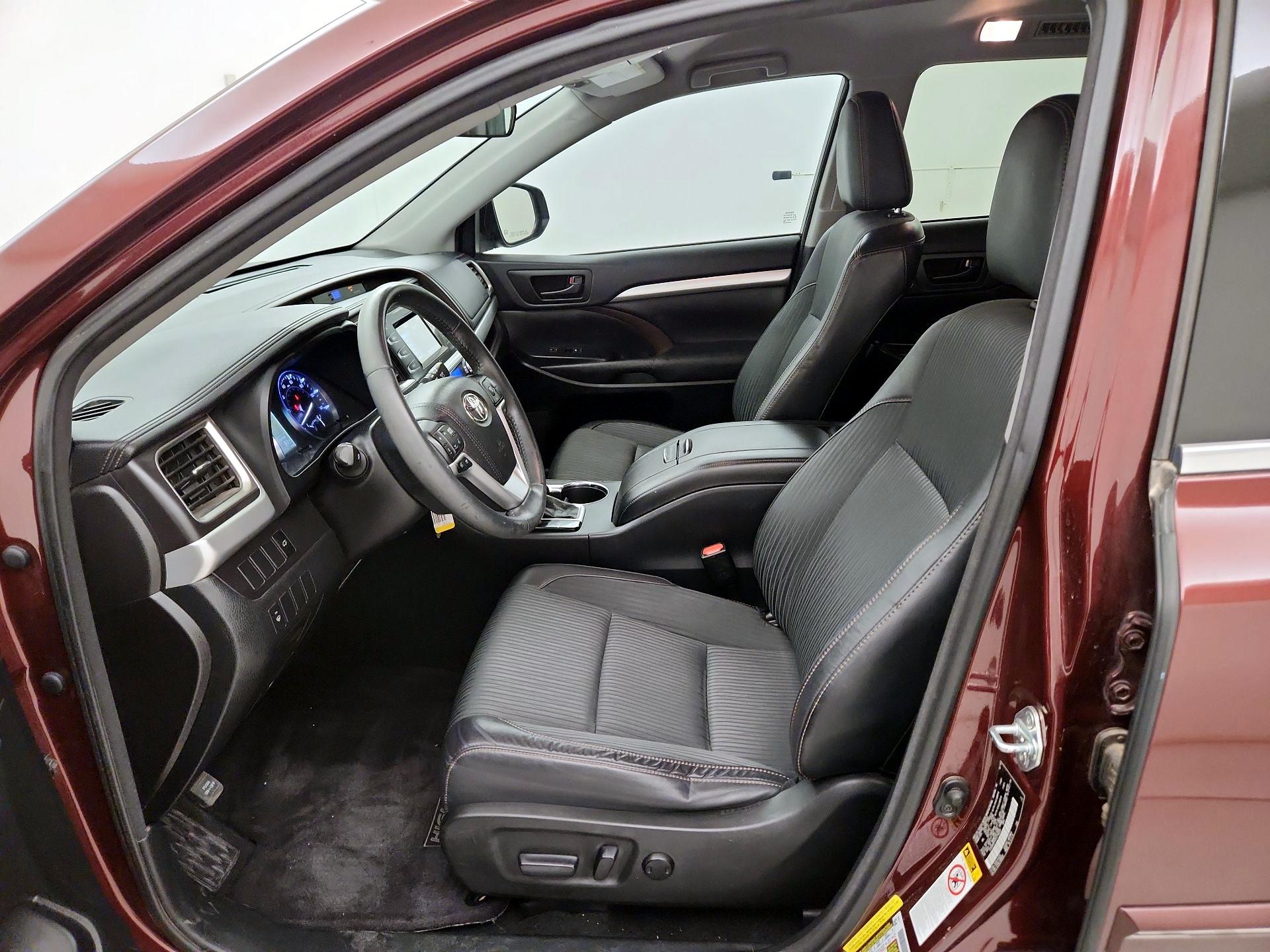 Thumbnail: 2015 Toyota Highlander - 11