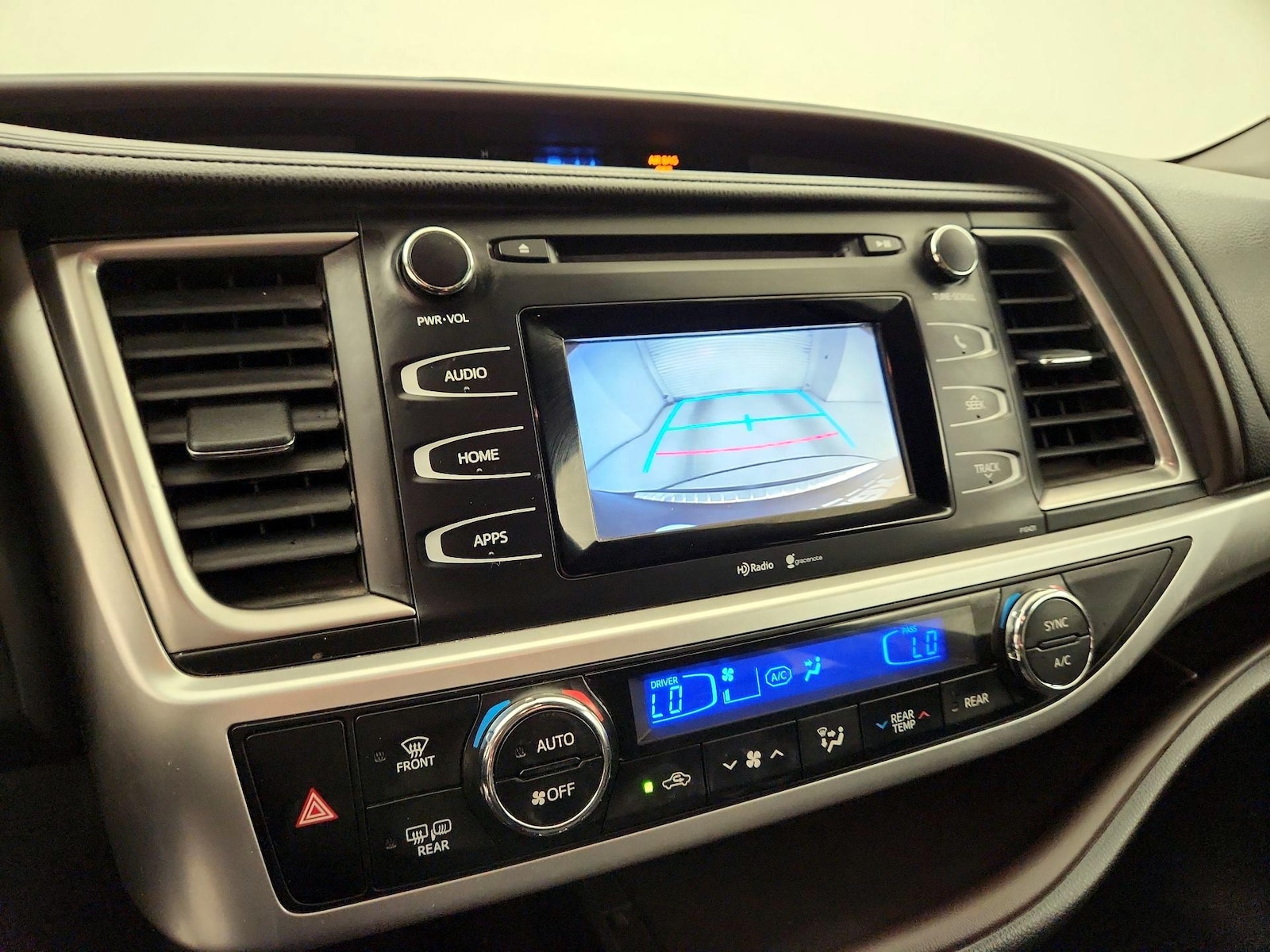 2015 Toyota Highlander LE - Photo 15