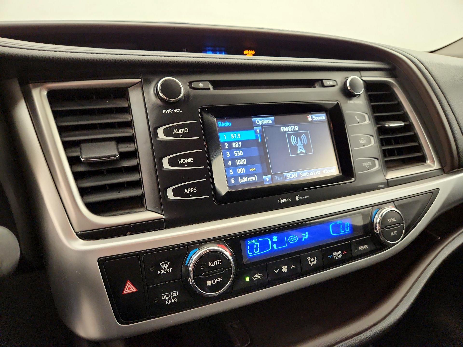 Thumbnail: 2015 Toyota Highlander - 15