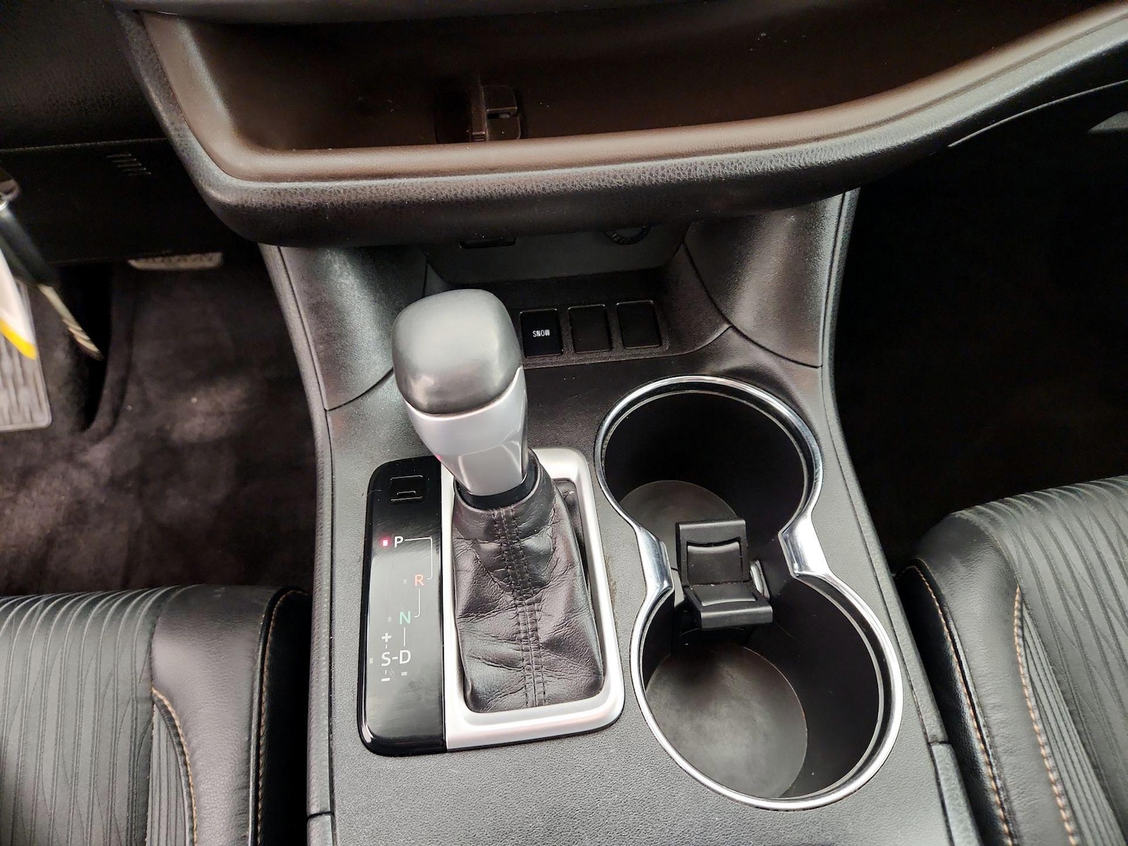 2015 Toyota Highlander LE - Photo 18