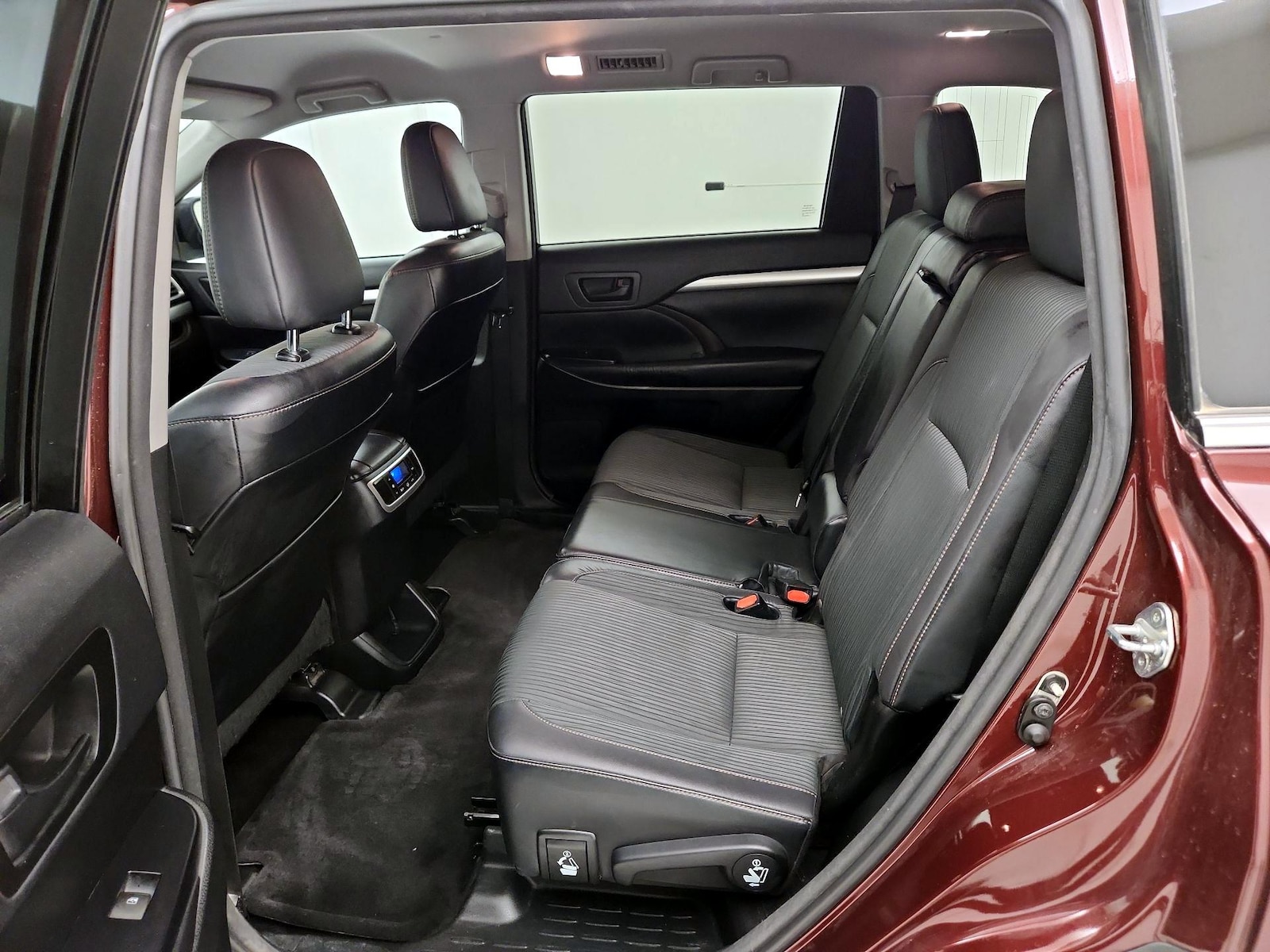 2015 Toyota Highlander LE - Photo 20