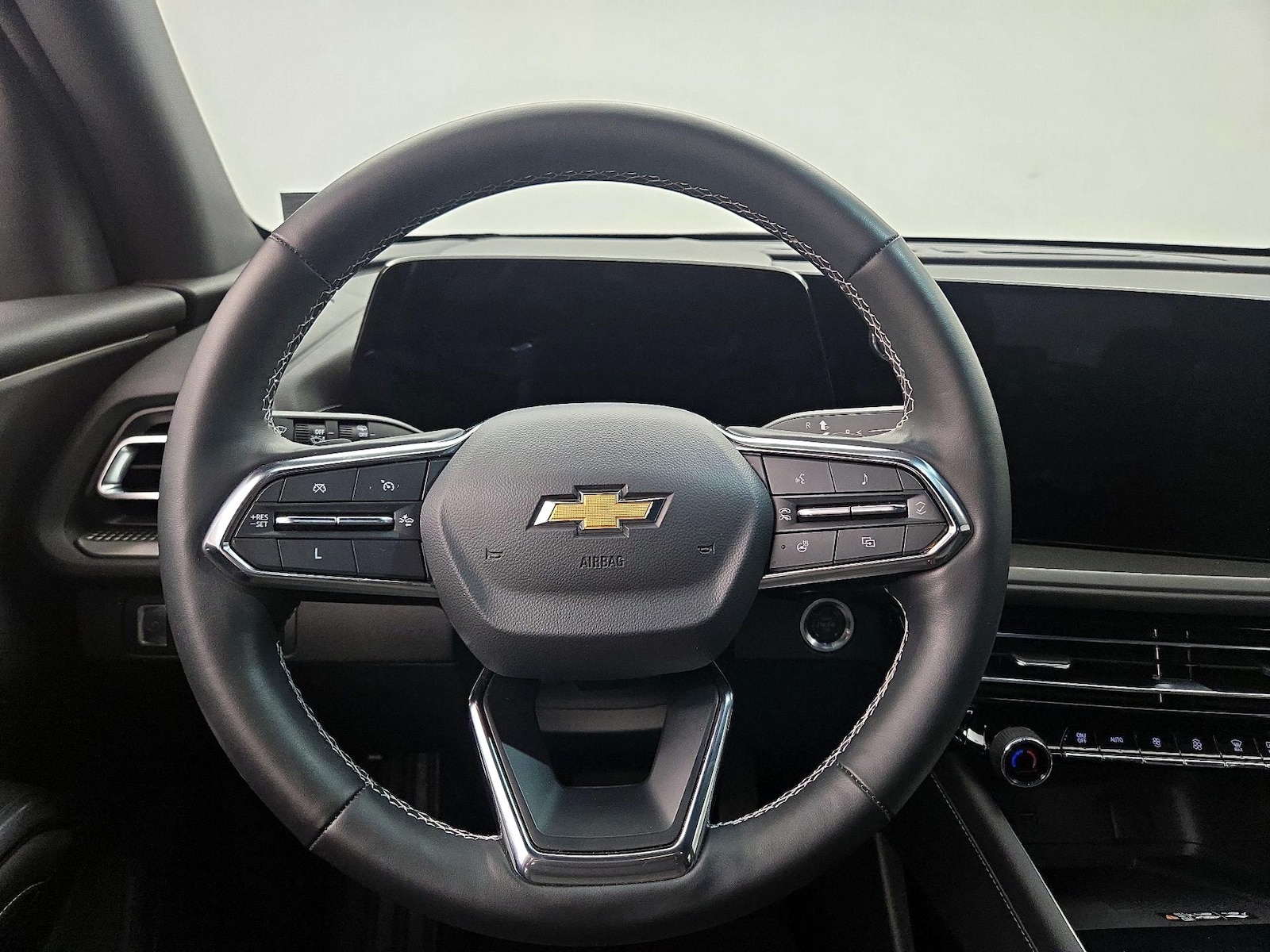 2024 Chevrolet Traverse 1LT - Photo 11