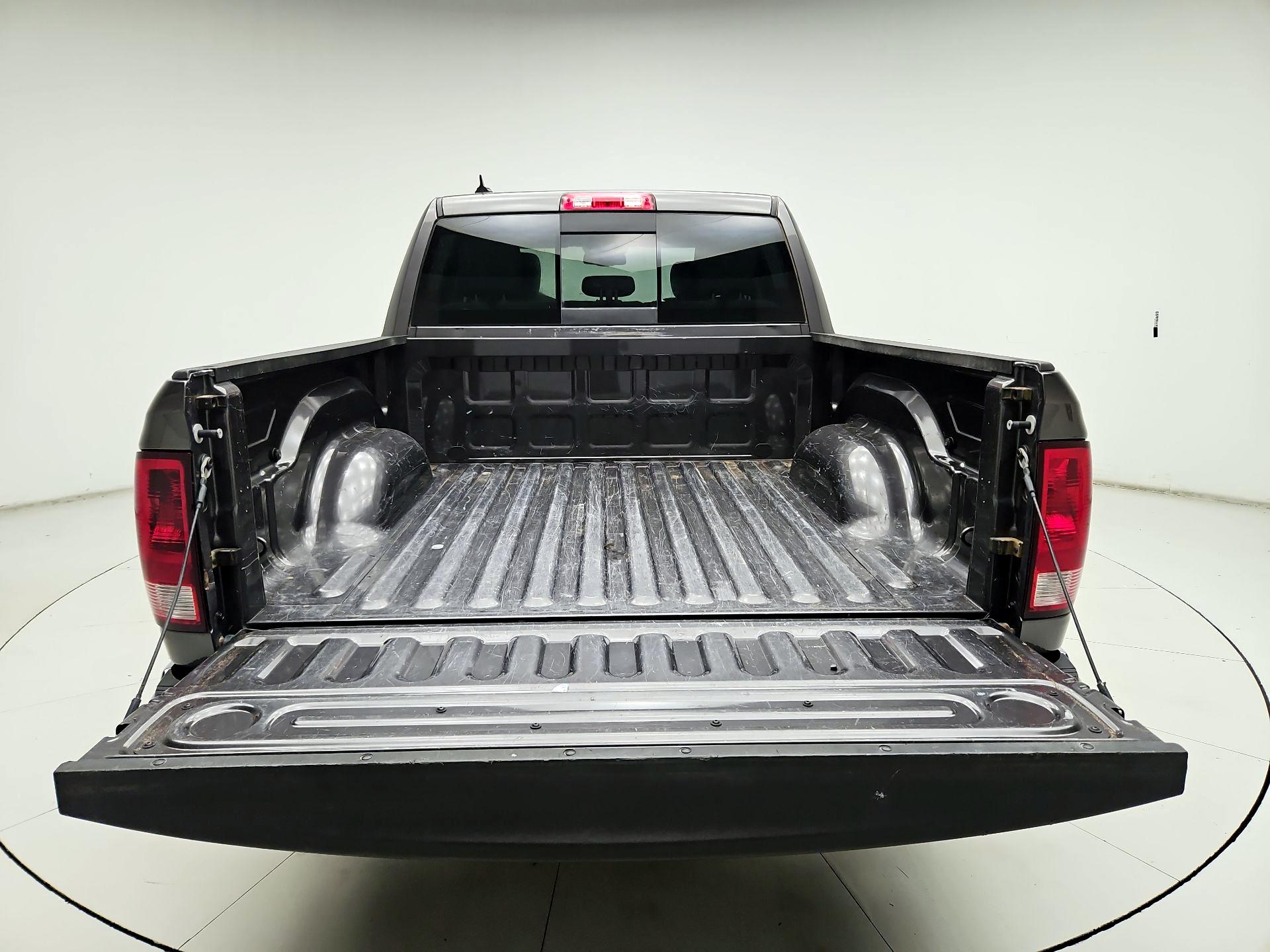 Thumbnail: 2019 RAM 1500 Classic - 18