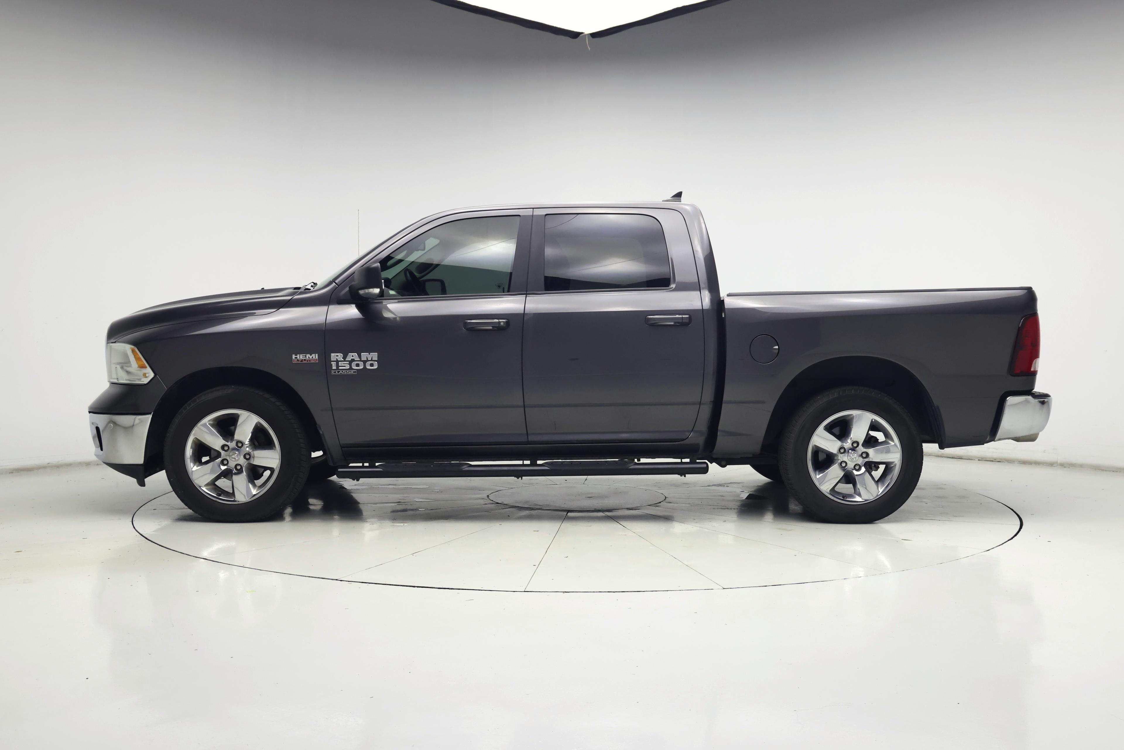 Thumbnail: 2019 RAM 1500 Classic - 3