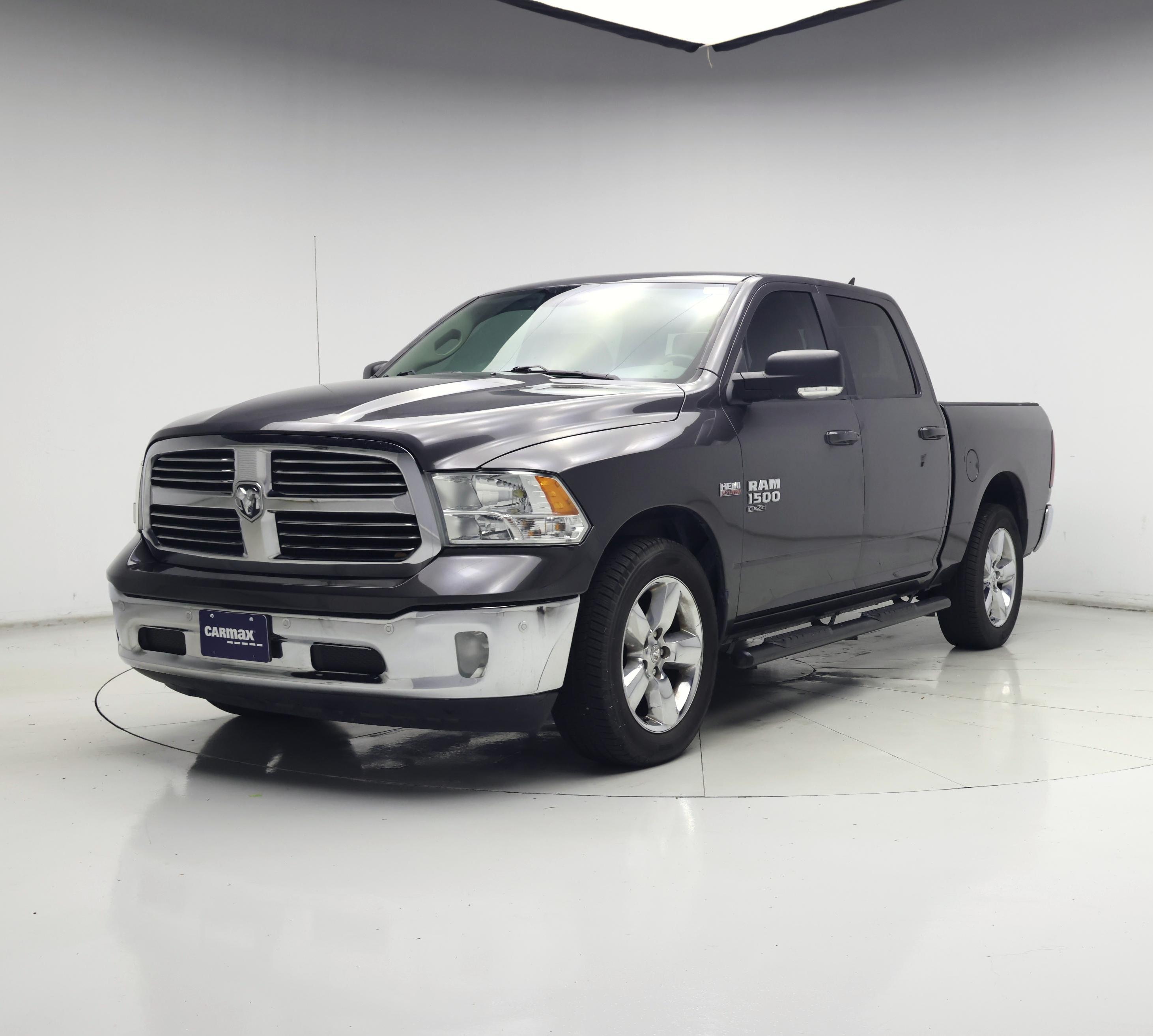 Thumbnail: 2019 RAM 1500 Classic - 4