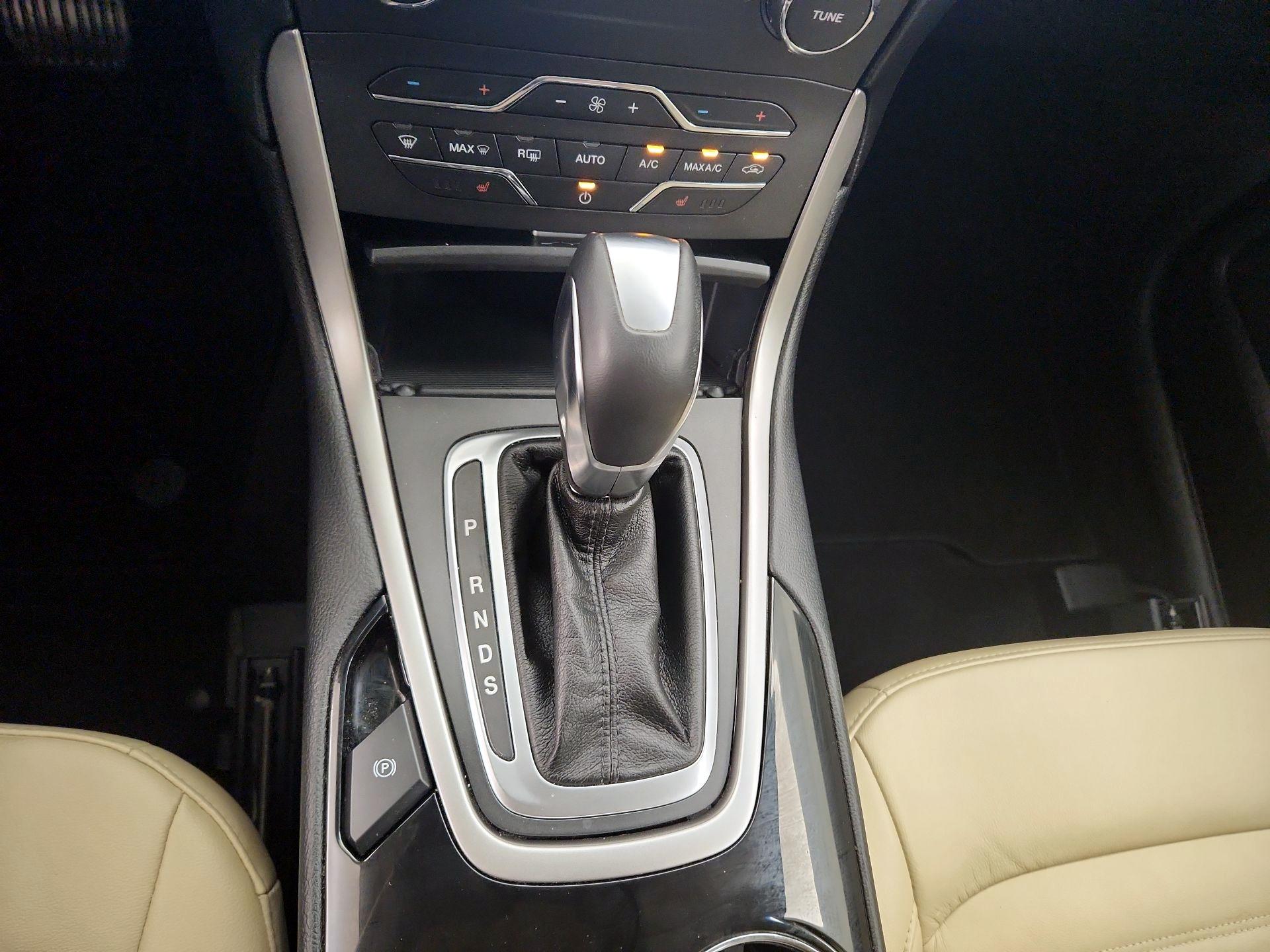Thumbnail: 2017 Ford Edge - 18