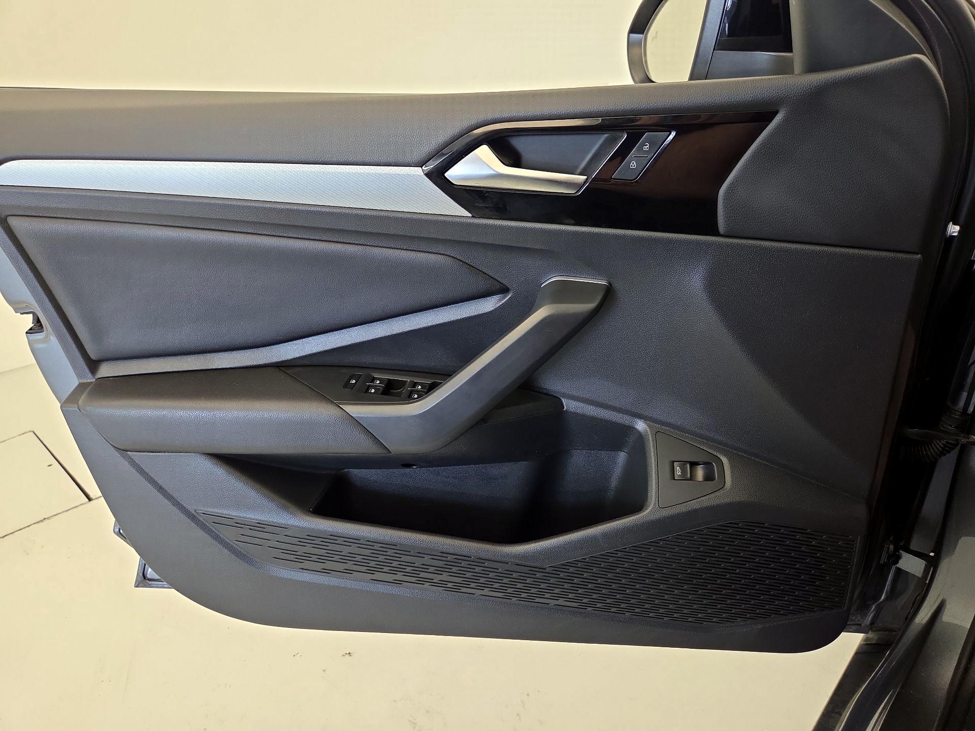 Thumbnail: 2019 Volkswagen Jetta - 12