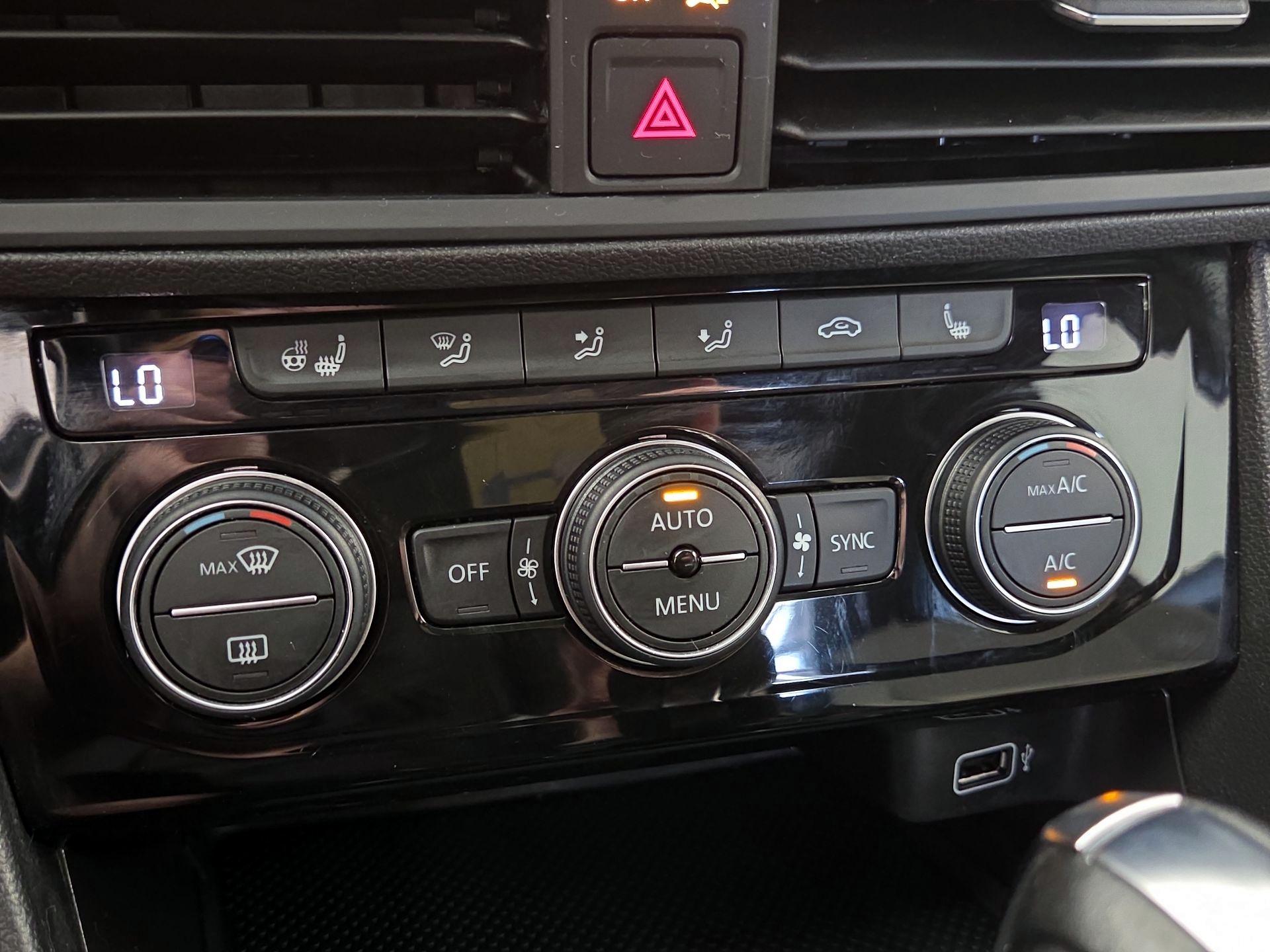 Thumbnail: 2019 Volkswagen Jetta - 16