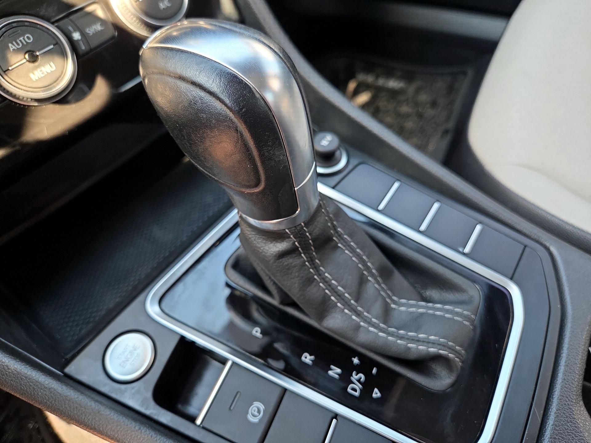Thumbnail: 2019 Volkswagen Jetta - 17