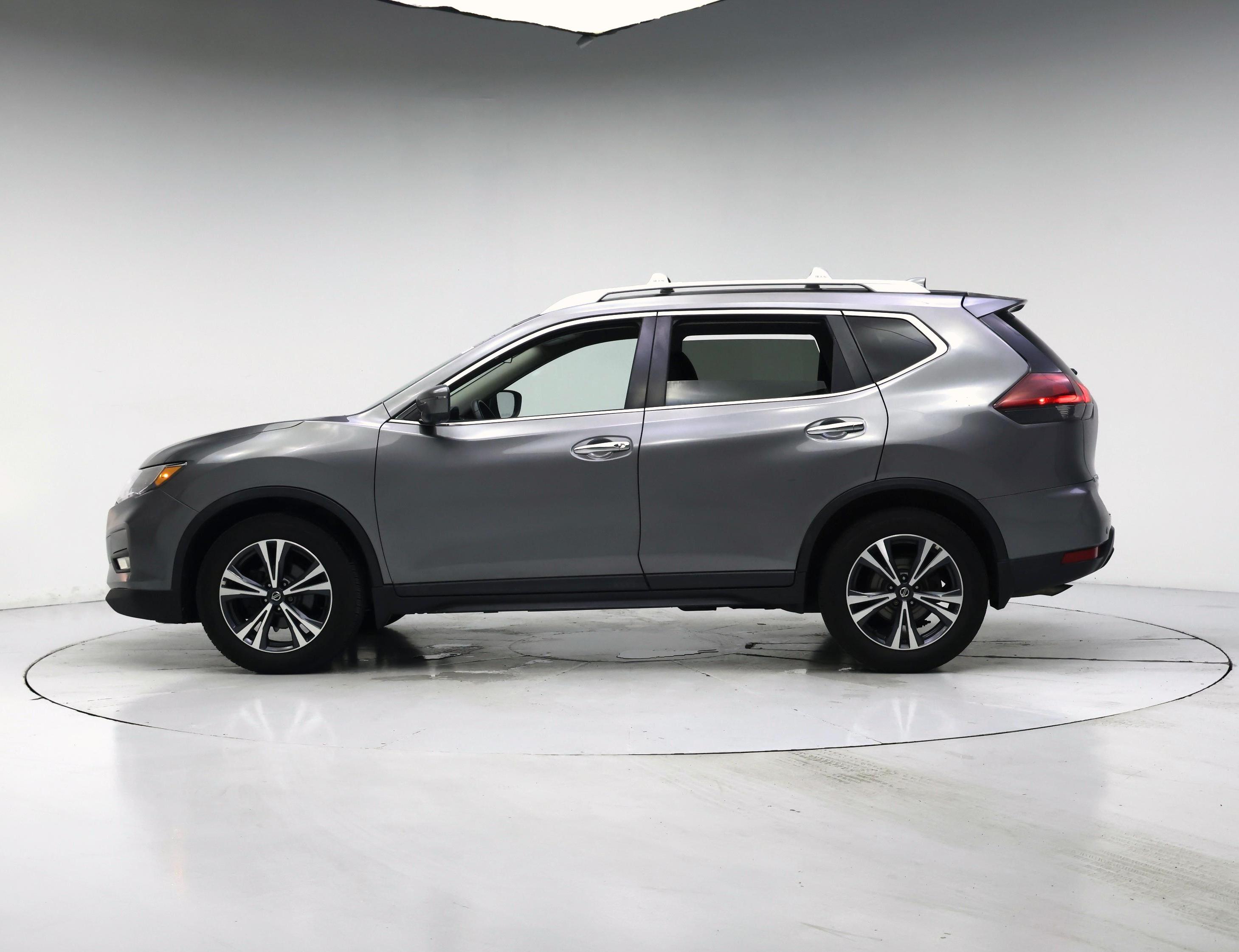 Thumbnail: 2019 Nissan Rogue - 3