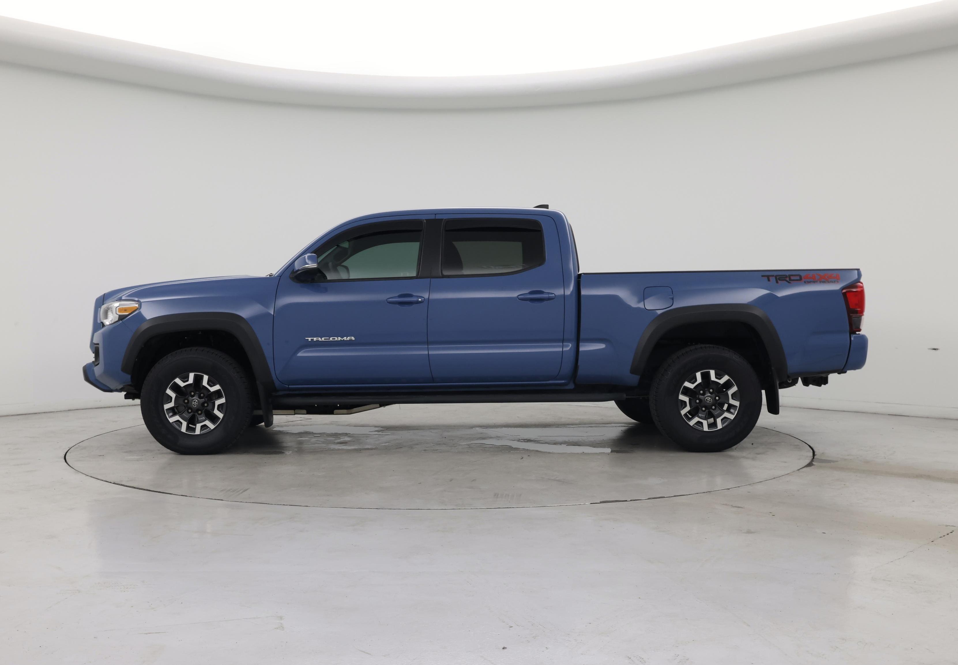 Thumbnail: 2019 Toyota Tacoma - 3