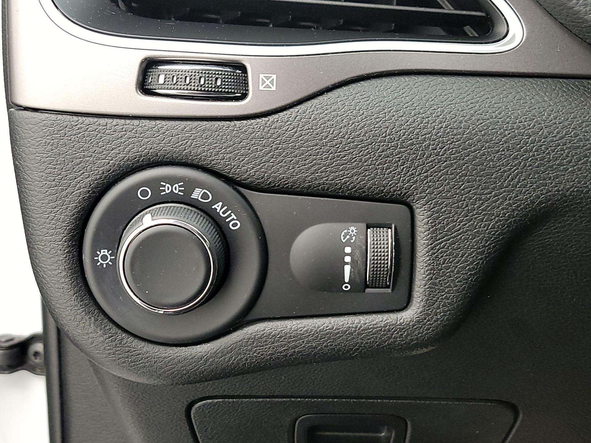 Thumbnail: 2021 Jeep Cherokee - 13