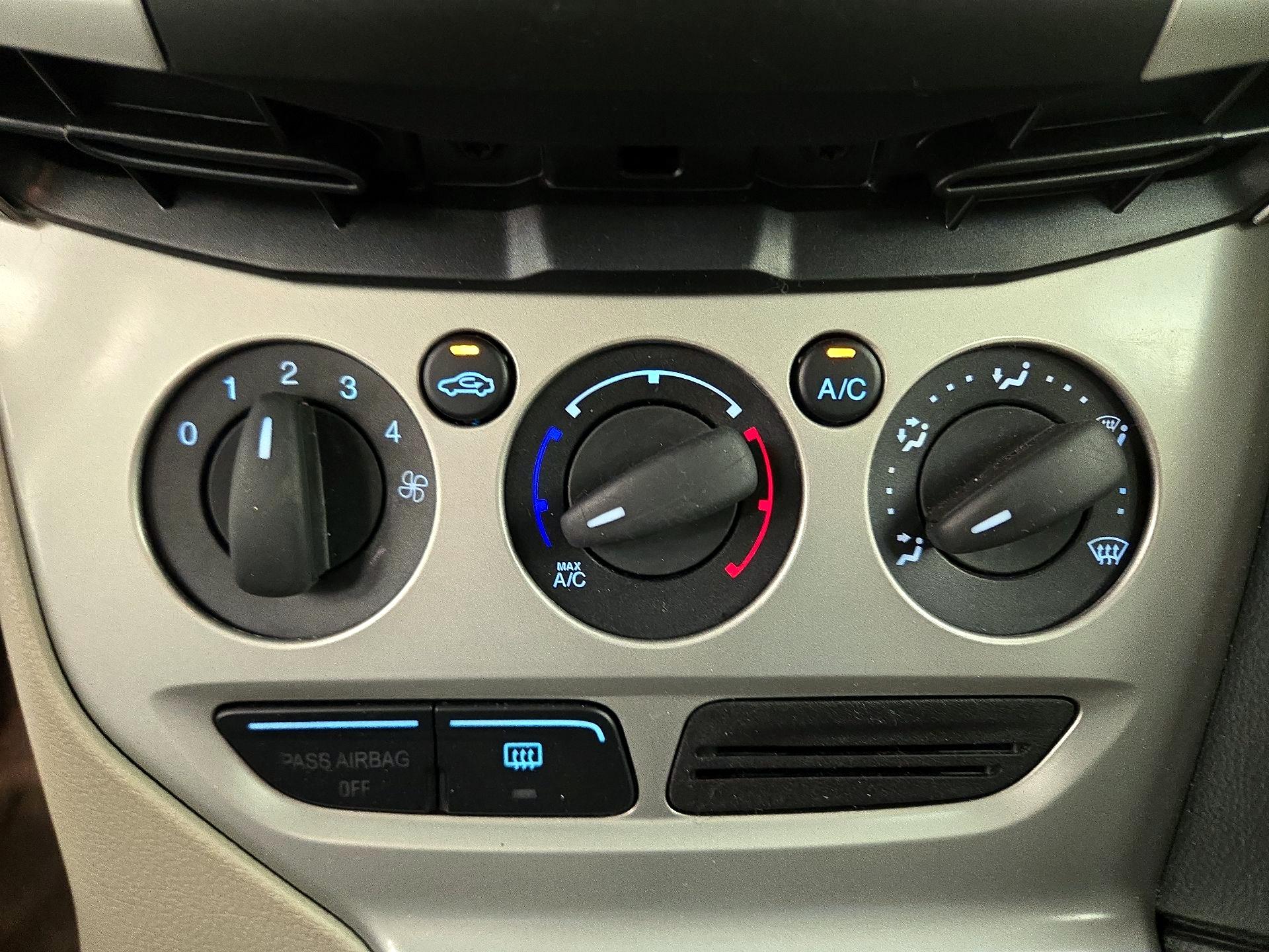 Thumbnail: 2014 Ford Focus - 15