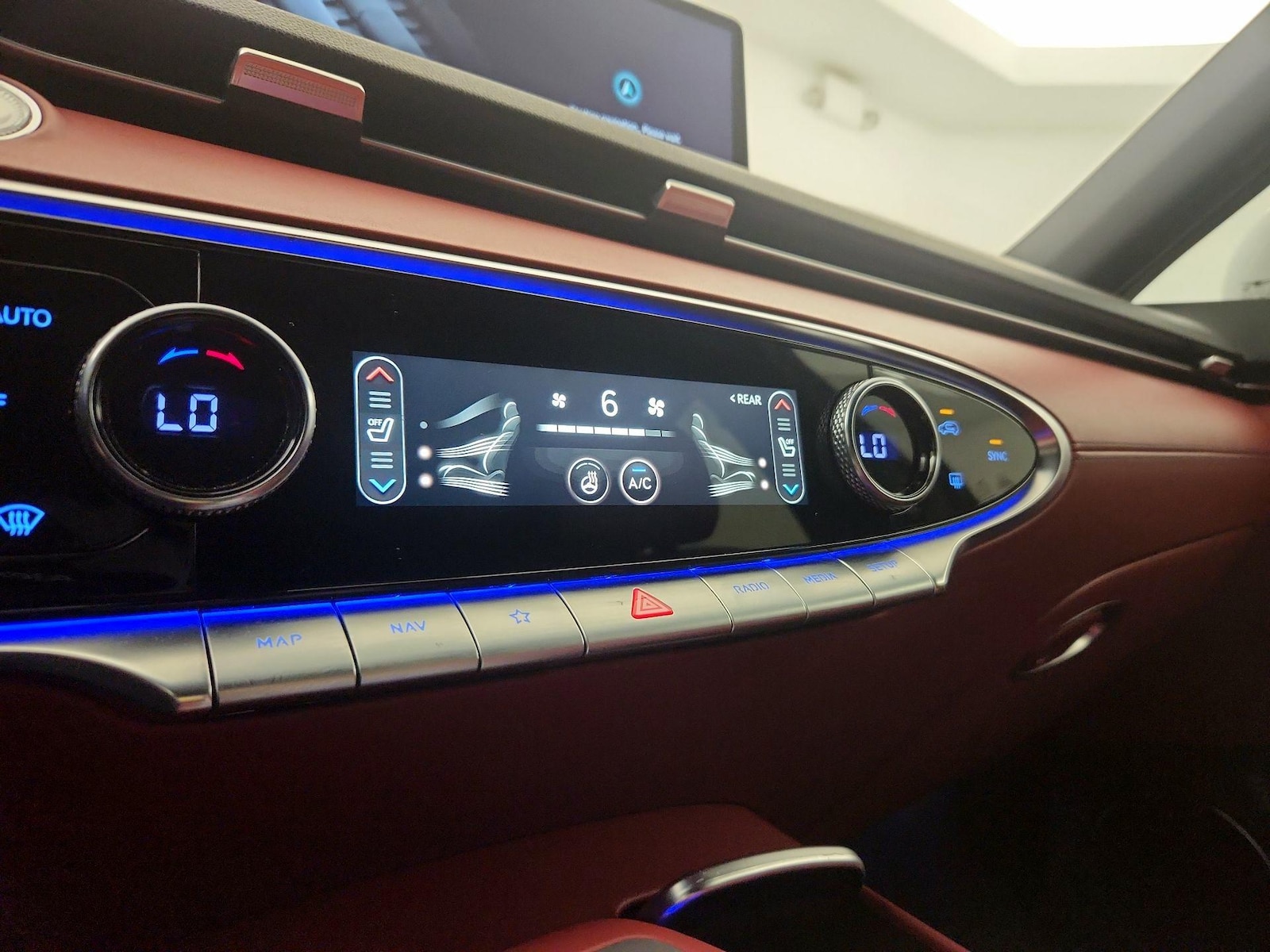 2024 GENESIS GV70 Sport - Photo 18