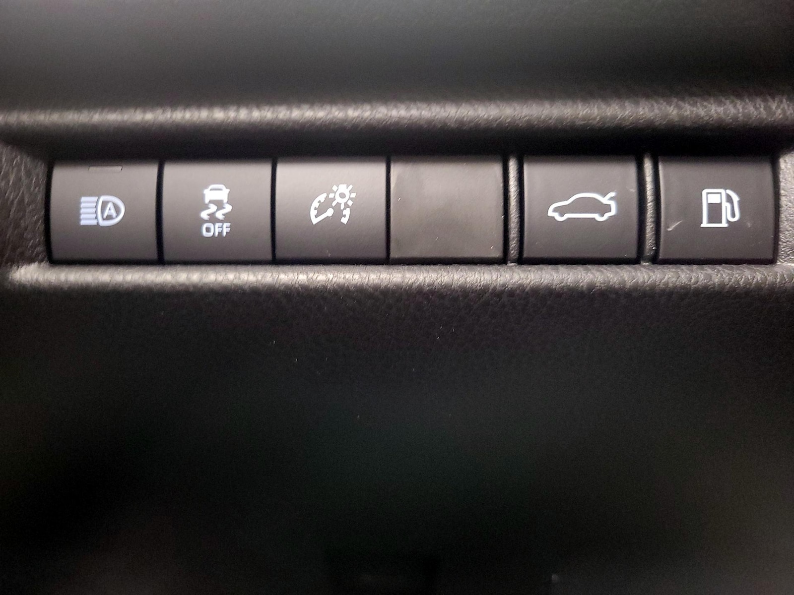 2026 Toyota Camry XSE - Photo 14