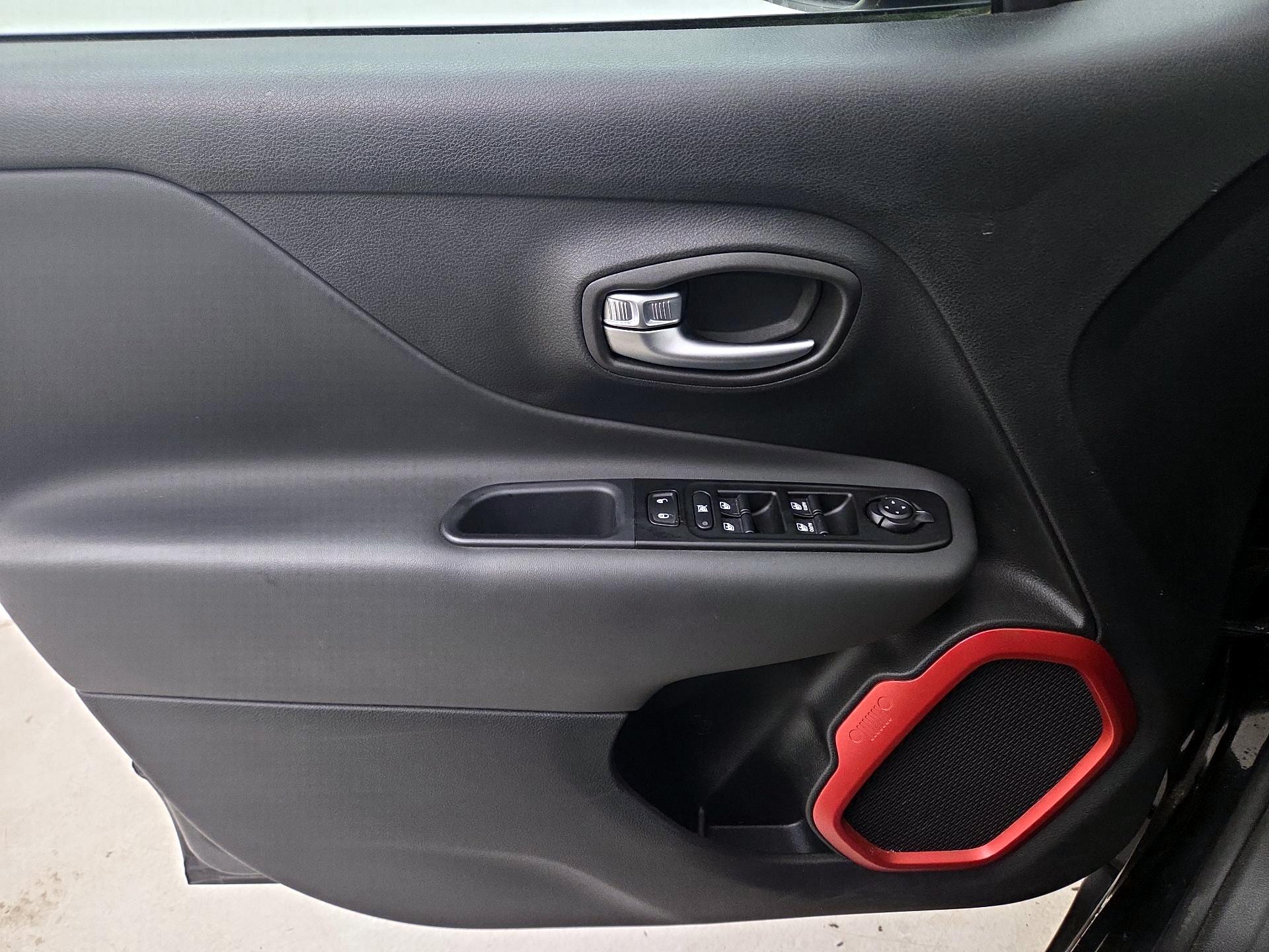 Thumbnail: 2020 Jeep Renegade - 12