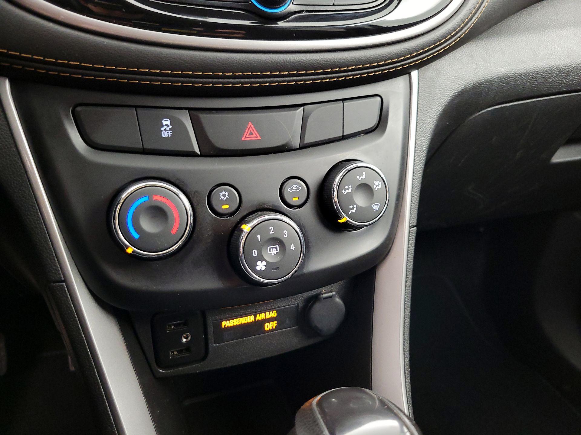 Thumbnail: 2022 Chevrolet Trax - 16