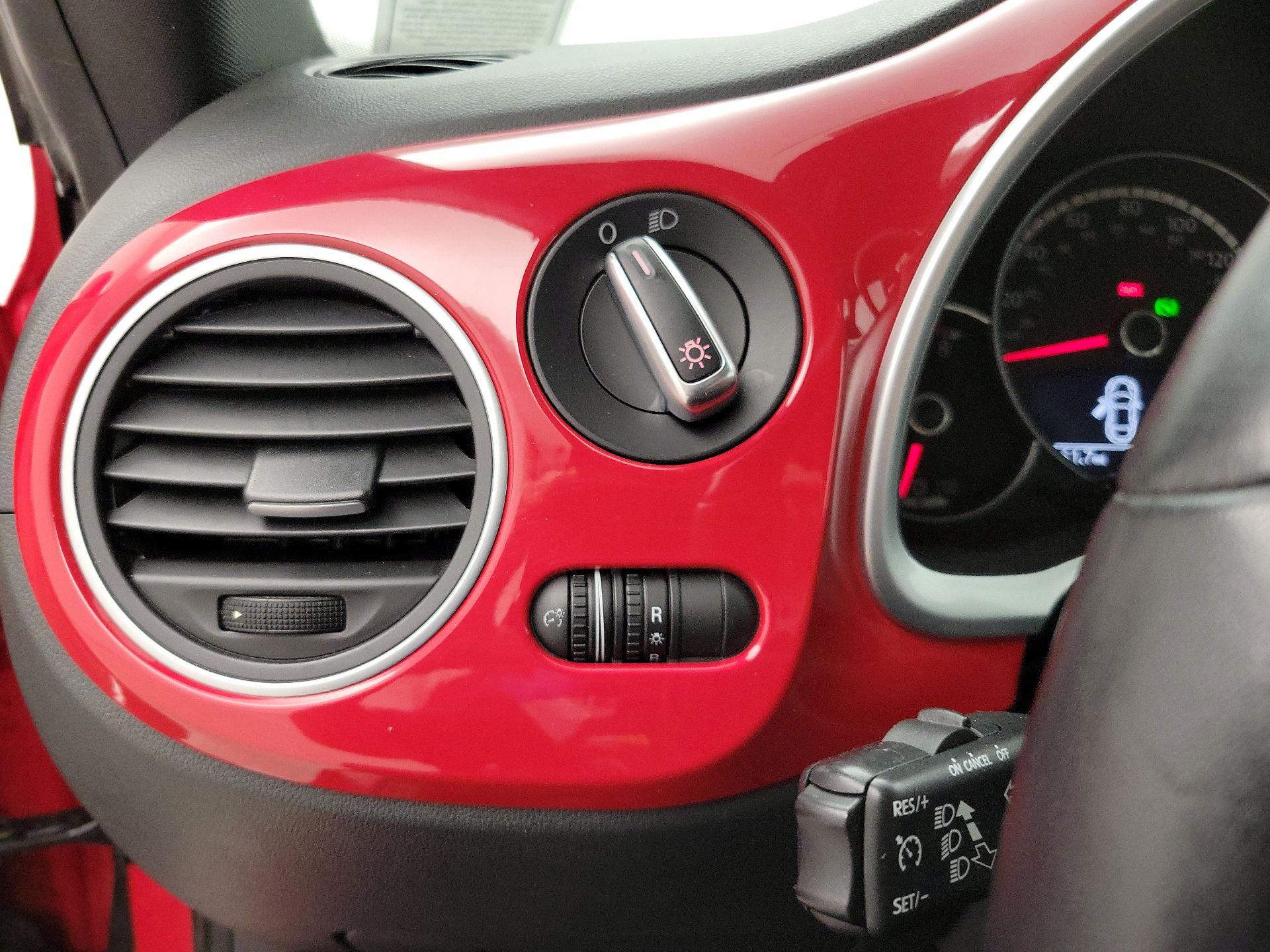 Thumbnail: 2014 Volkswagen Beetle - 13