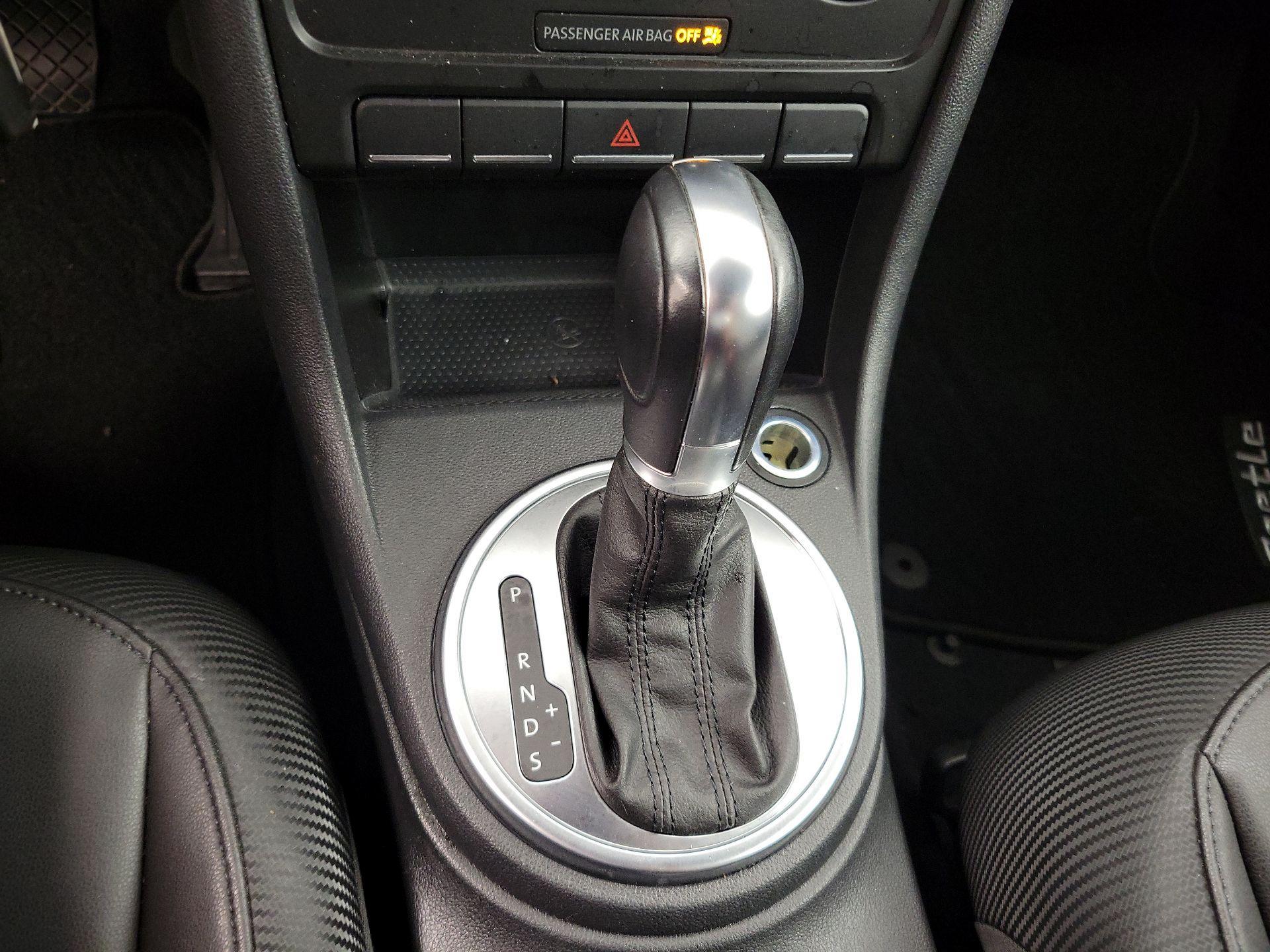 Thumbnail: 2014 Volkswagen Beetle - 16