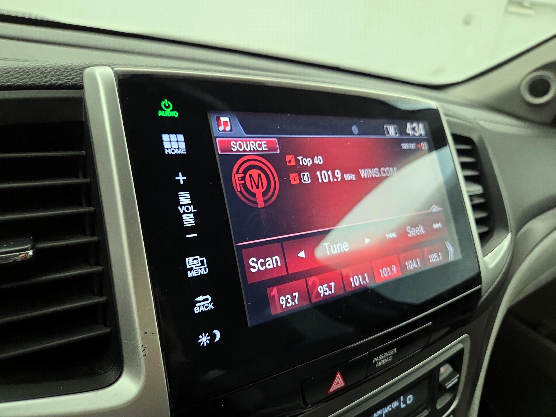 Thumbnail: 2016 Honda Pilot - 15