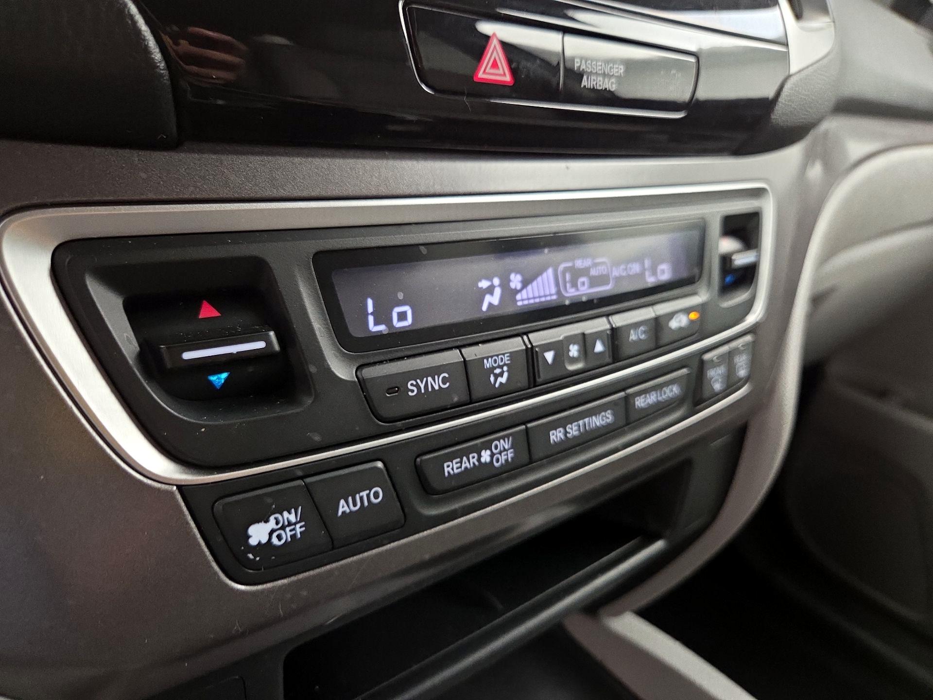 Thumbnail: 2016 Honda Pilot - 16