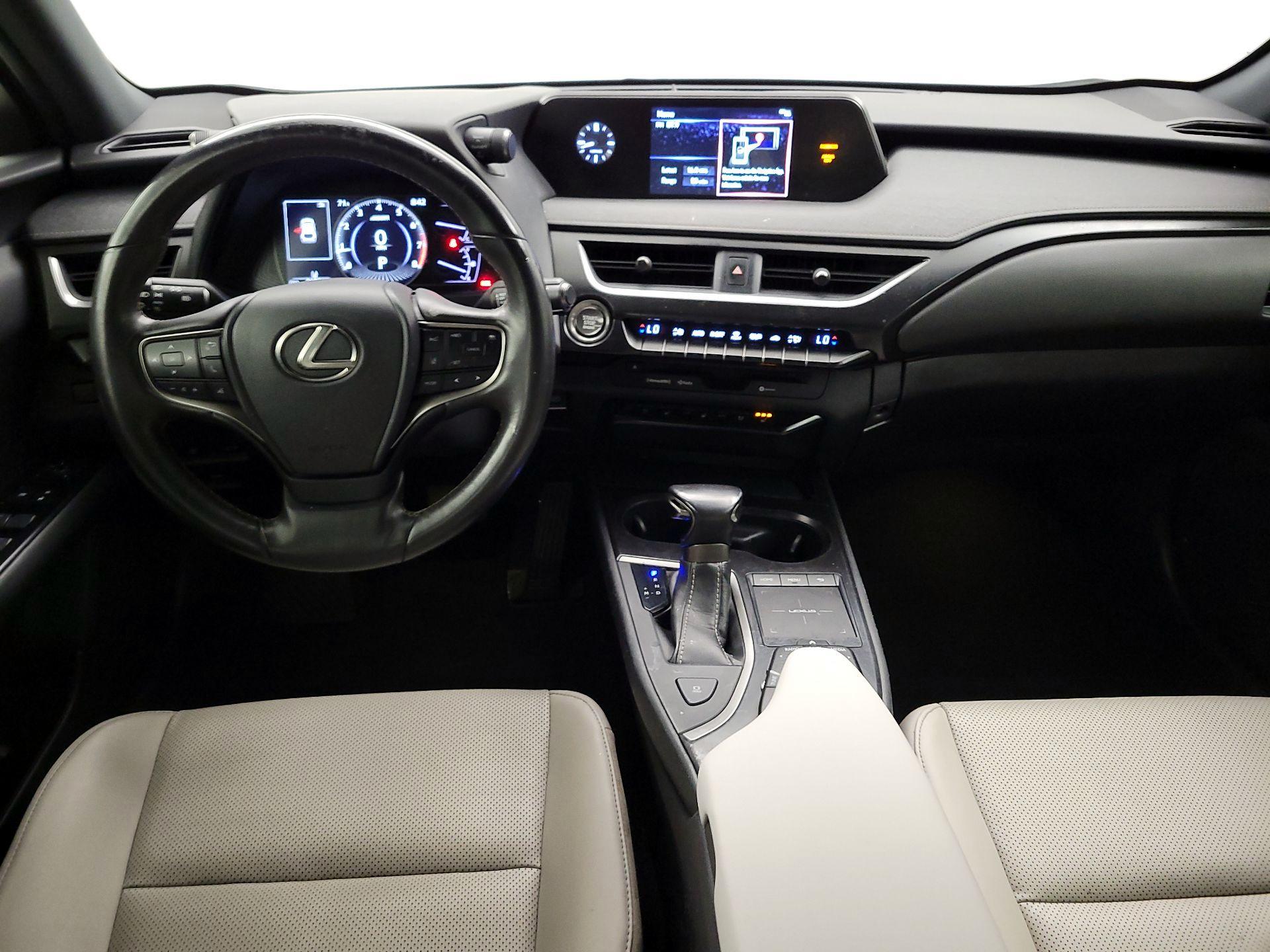 Thumbnail: 2020 Lexus UX - 9