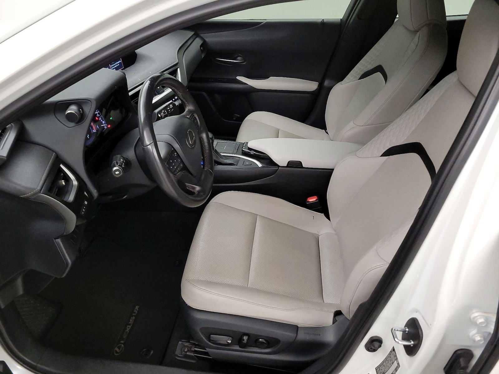 2020 Lexus UX 200 - Photo 12
